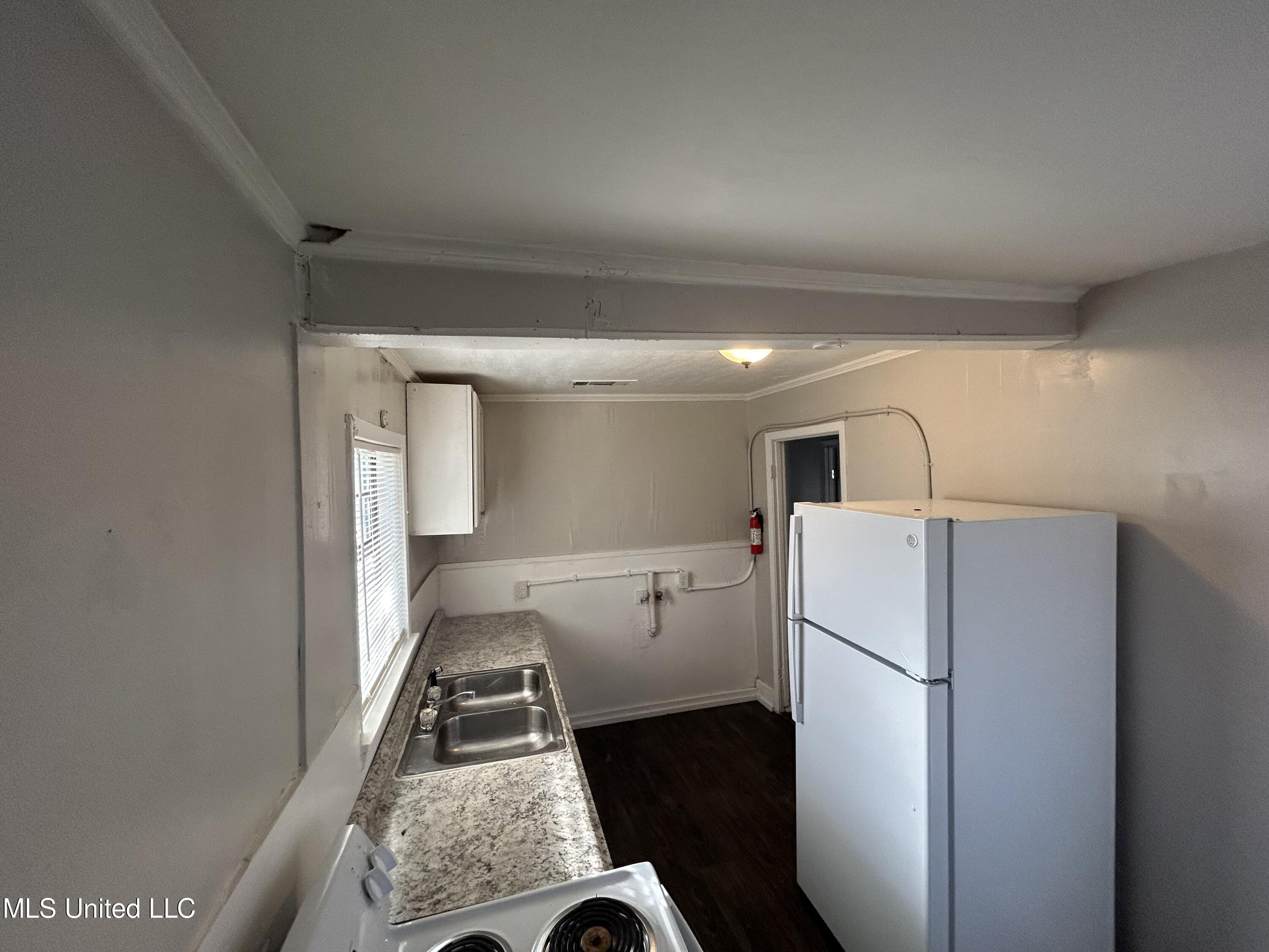 450 Derrick Street Property Photo 10