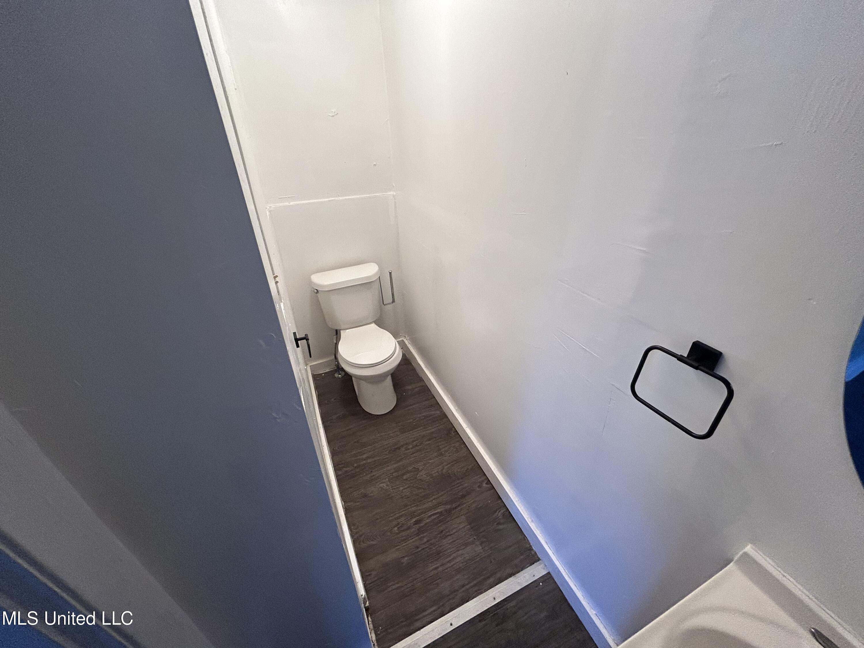 450 Derrick Street Property Photo 12