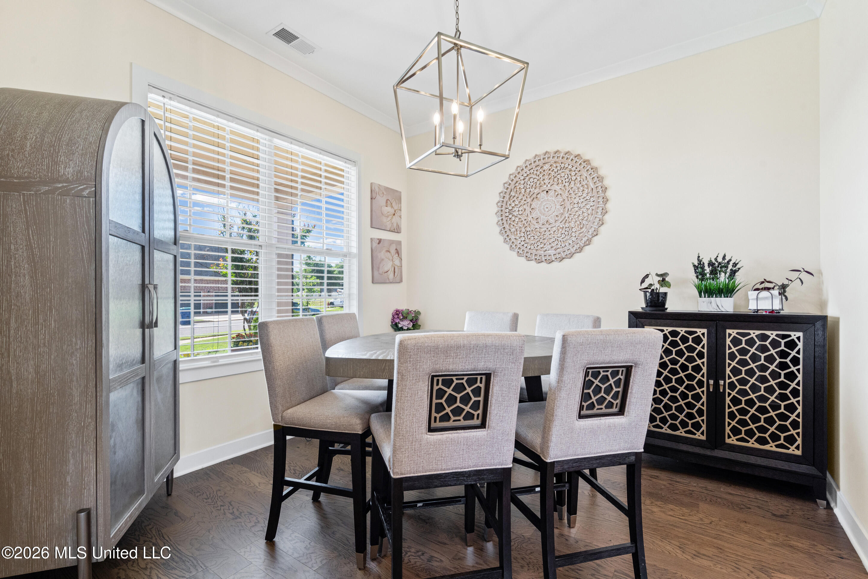 6763 W Sunrise Loop Property Photo 4