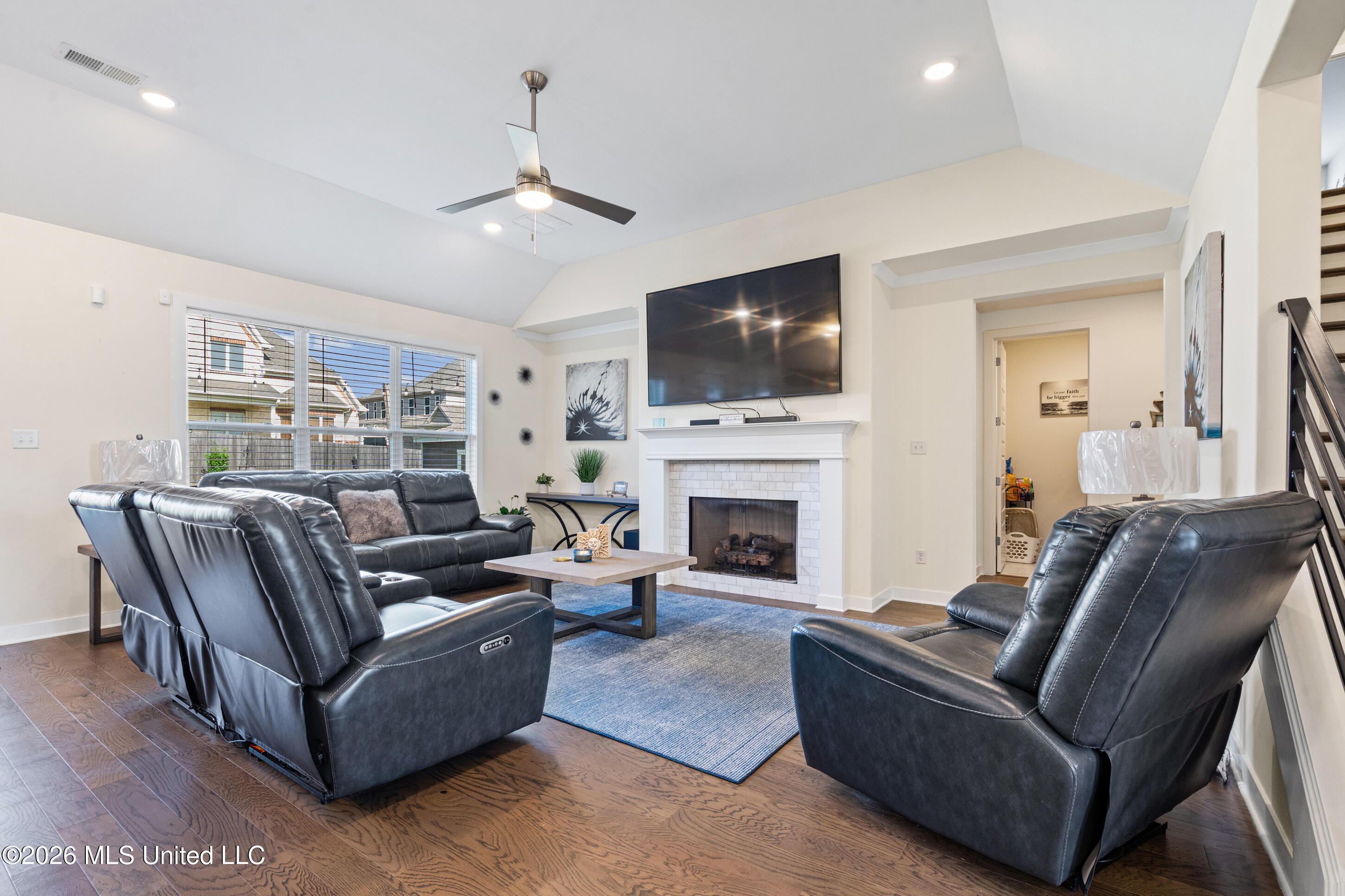6763 W Sunrise Loop Property Photo 5