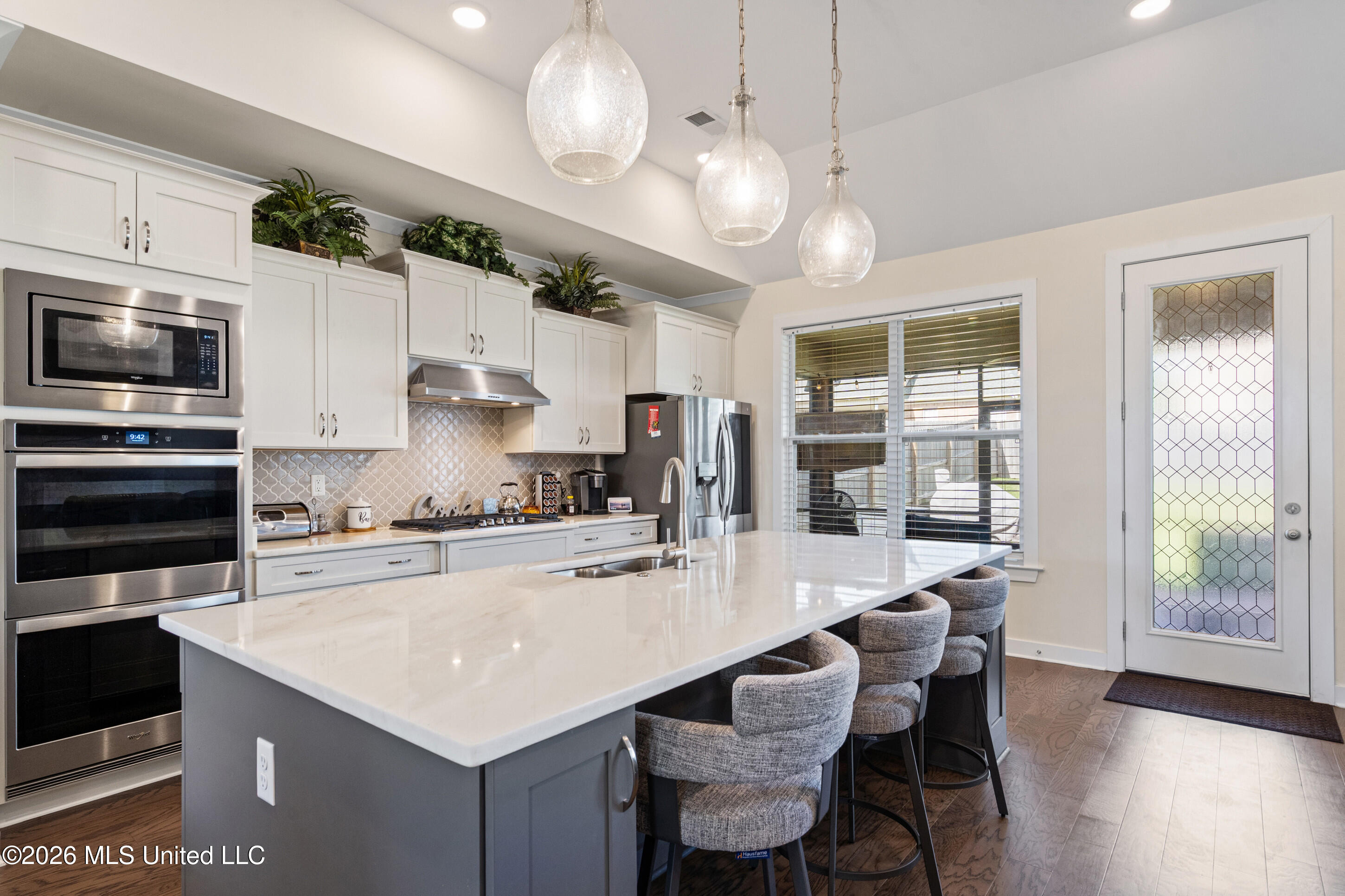 6763 W Sunrise Loop Property Photo 8