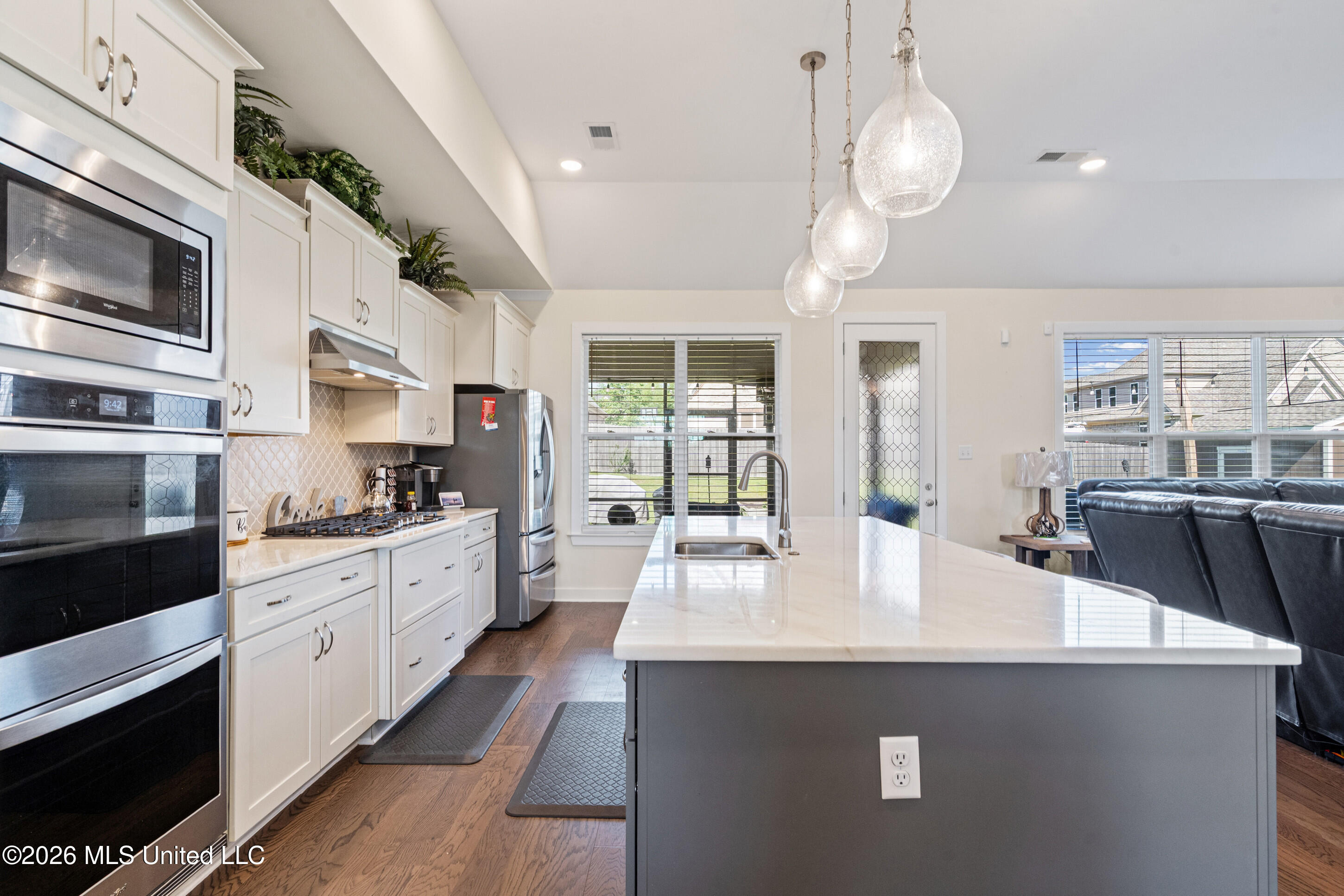 6763 W Sunrise Loop Property Photo 9
