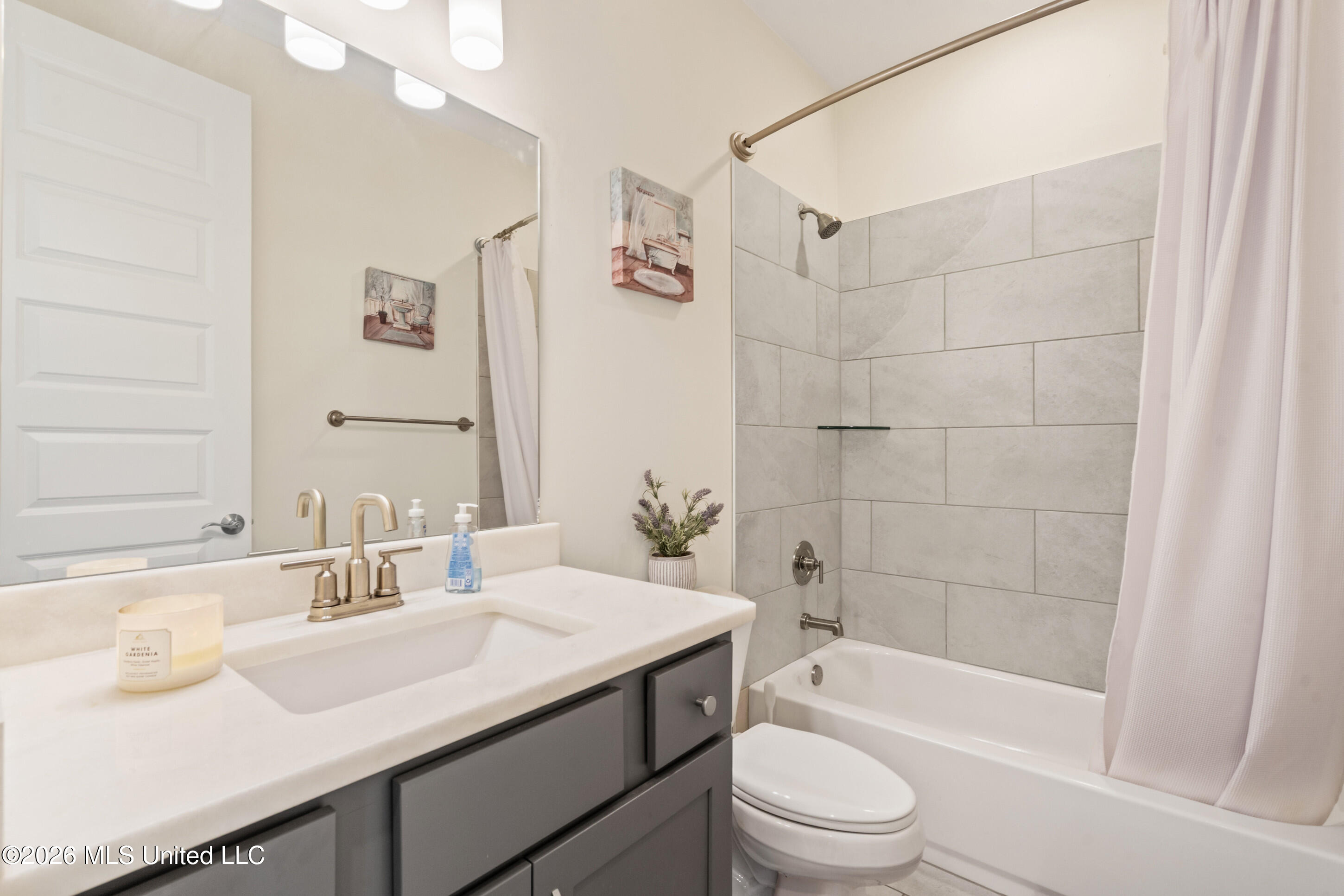 6763 W Sunrise Loop Property Photo 14