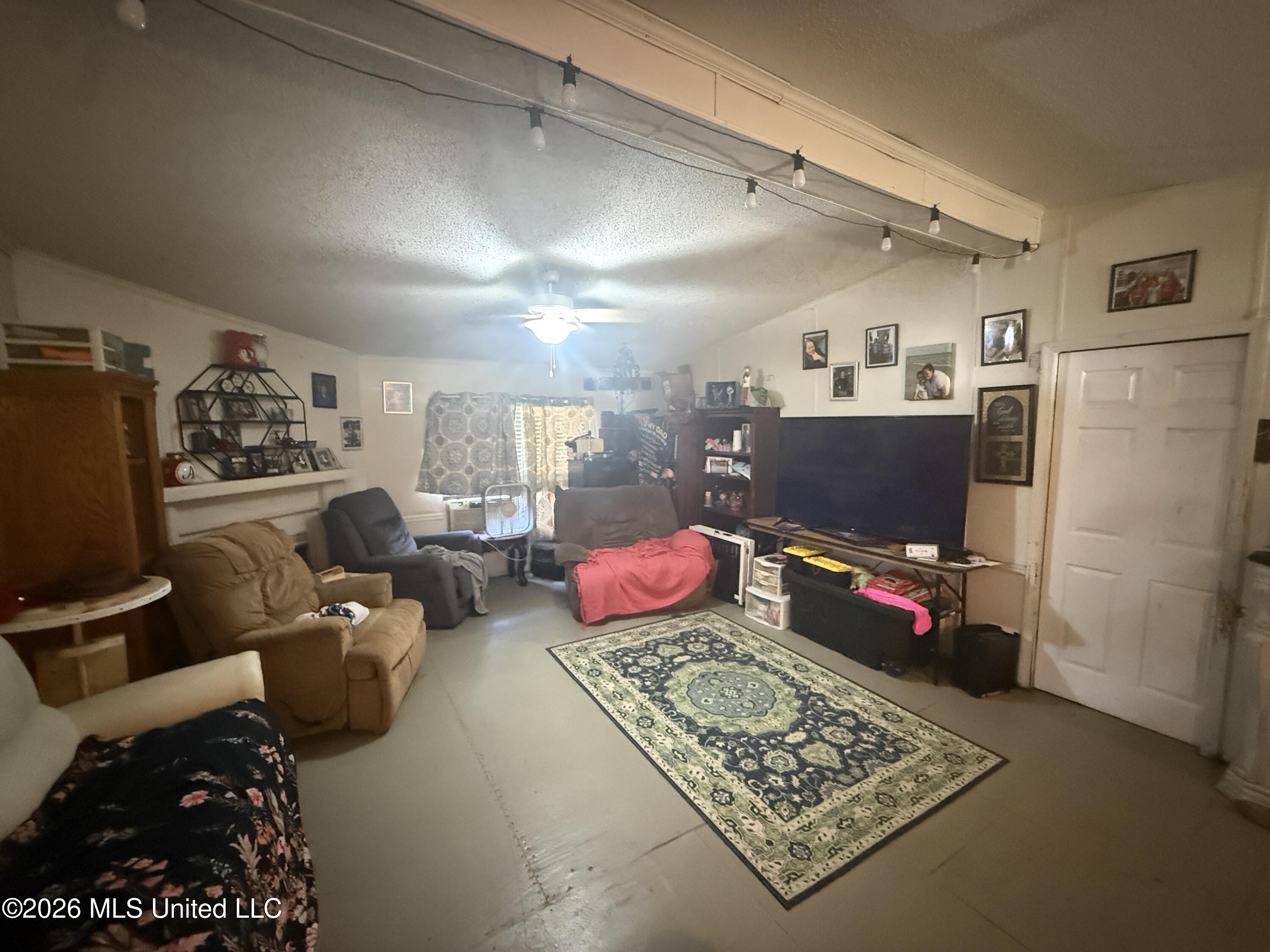 18206 Robinson Road Property Photo 5