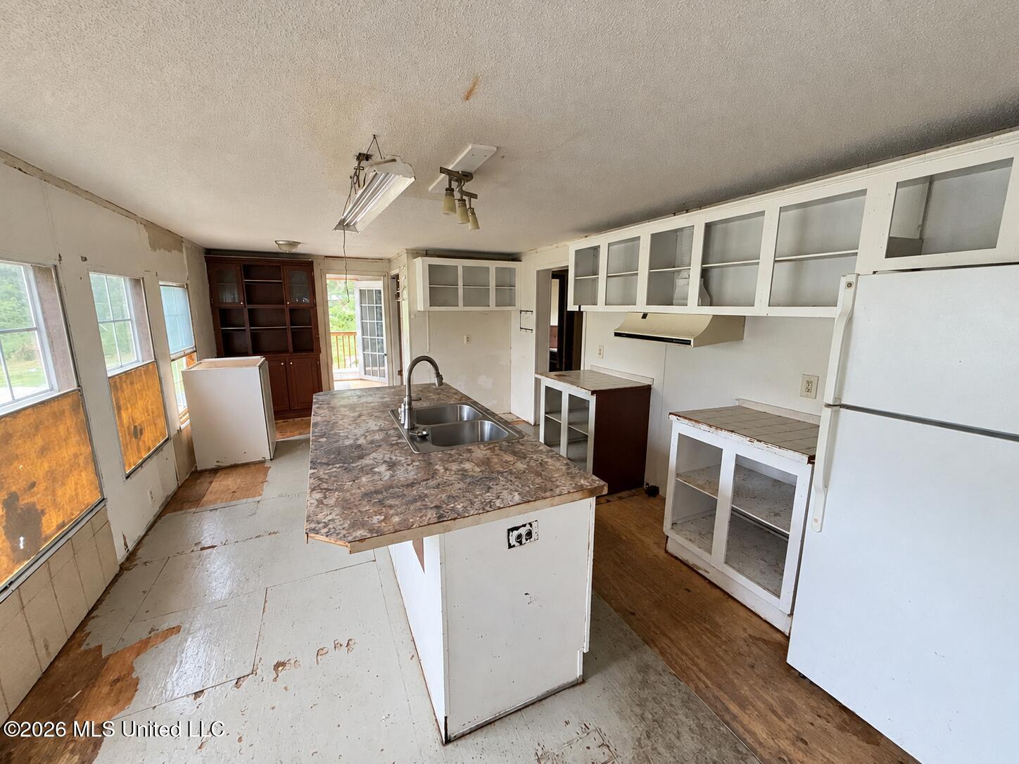 18206 Robinson Road Property Photo 5