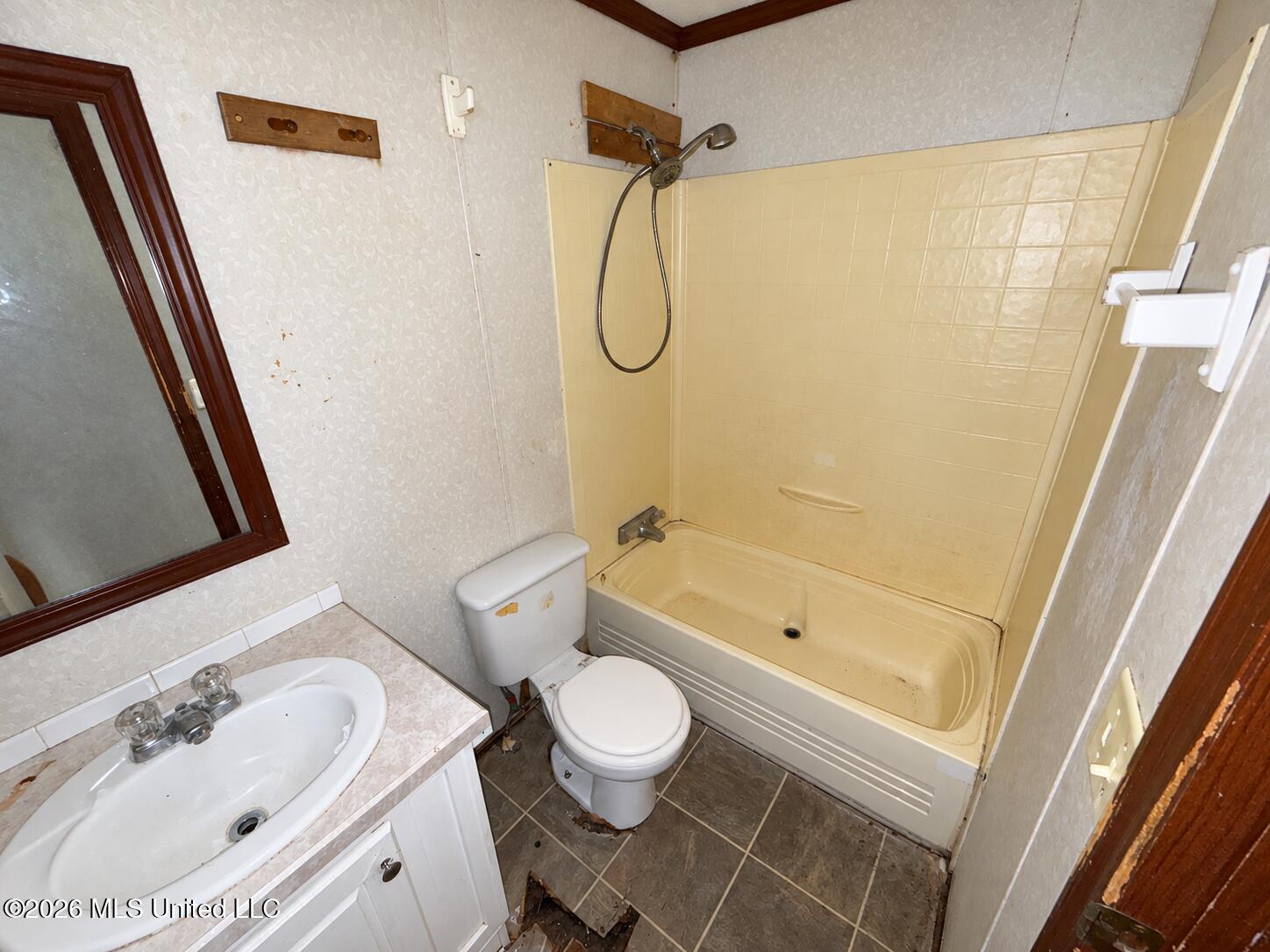 18206 Robinson Road Property Photo 8