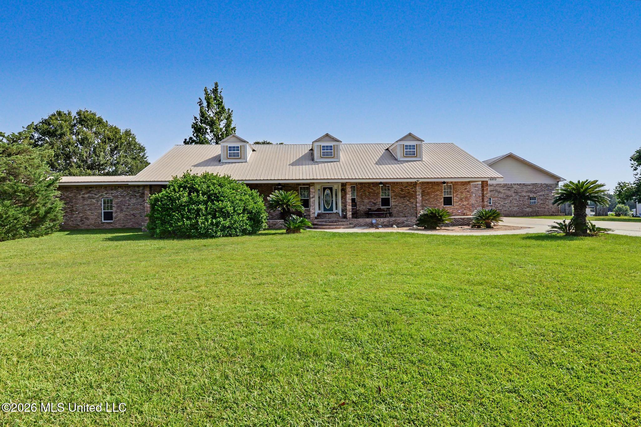 19273 Hunters Bend Drive Property Photo 1