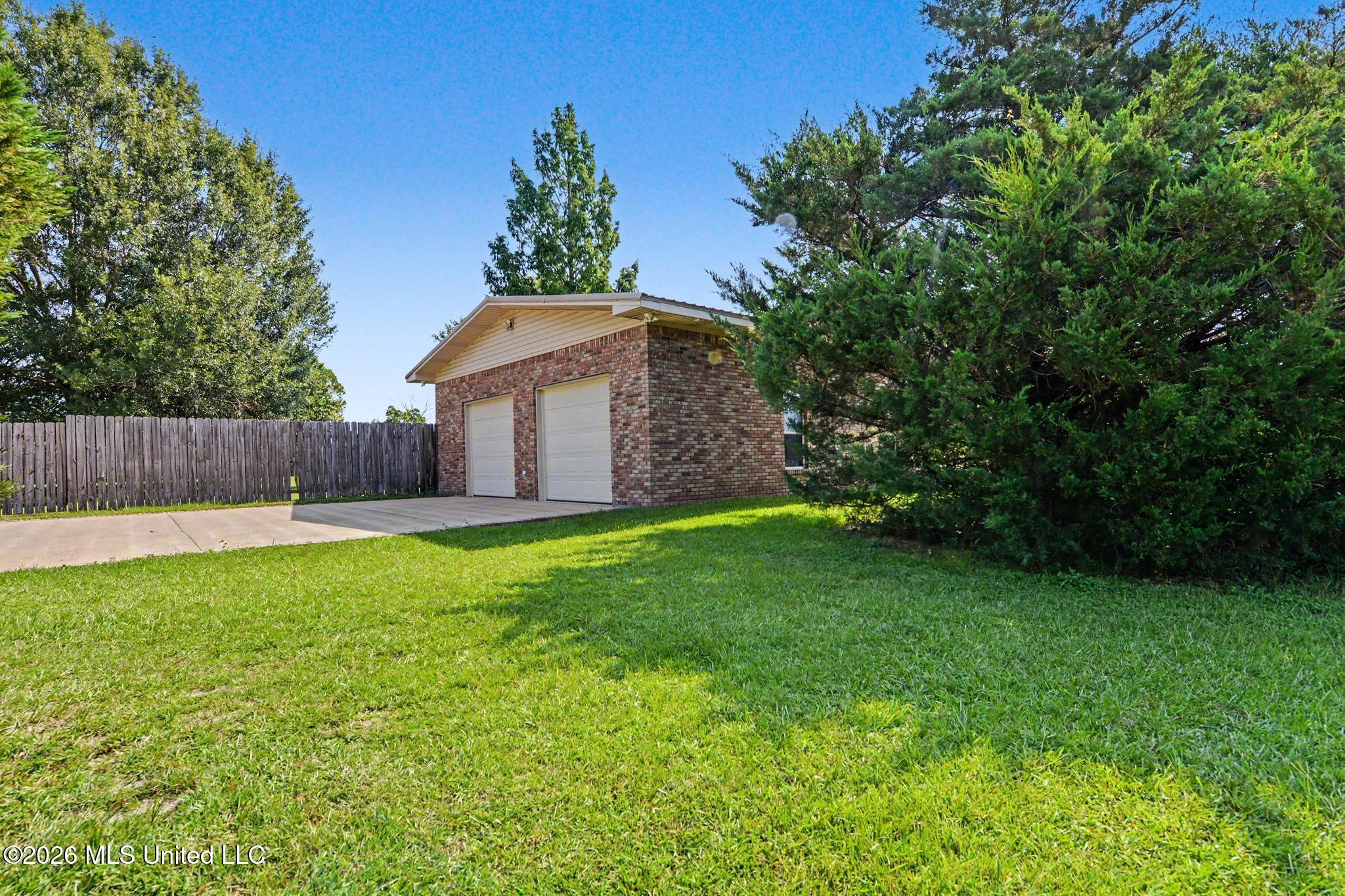 19273 Hunters Bend Drive Property Photo 2