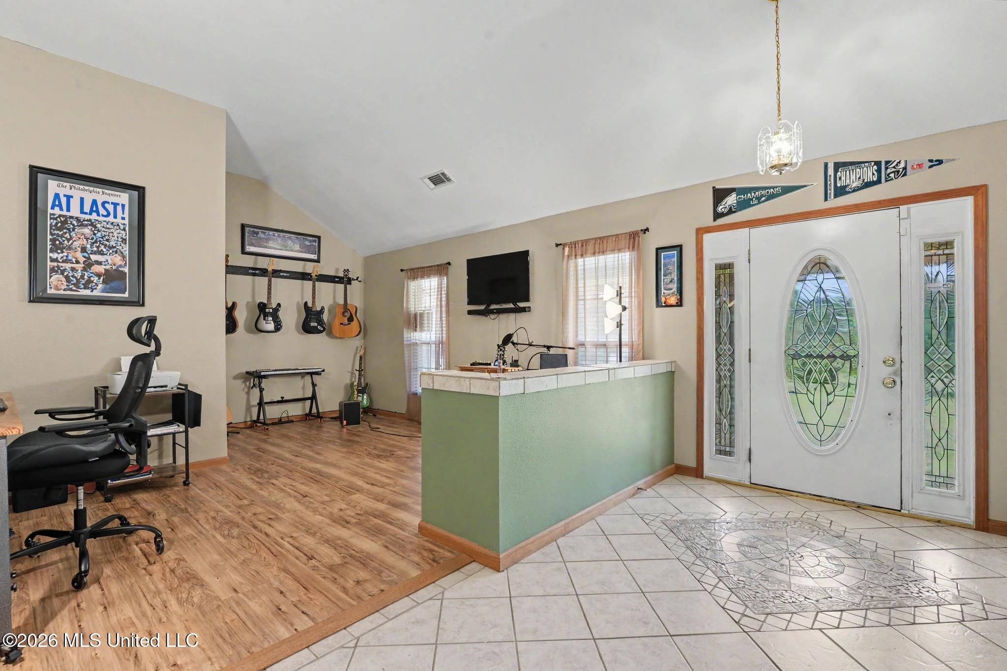 19273 Hunters Bend Drive Property Photo 4