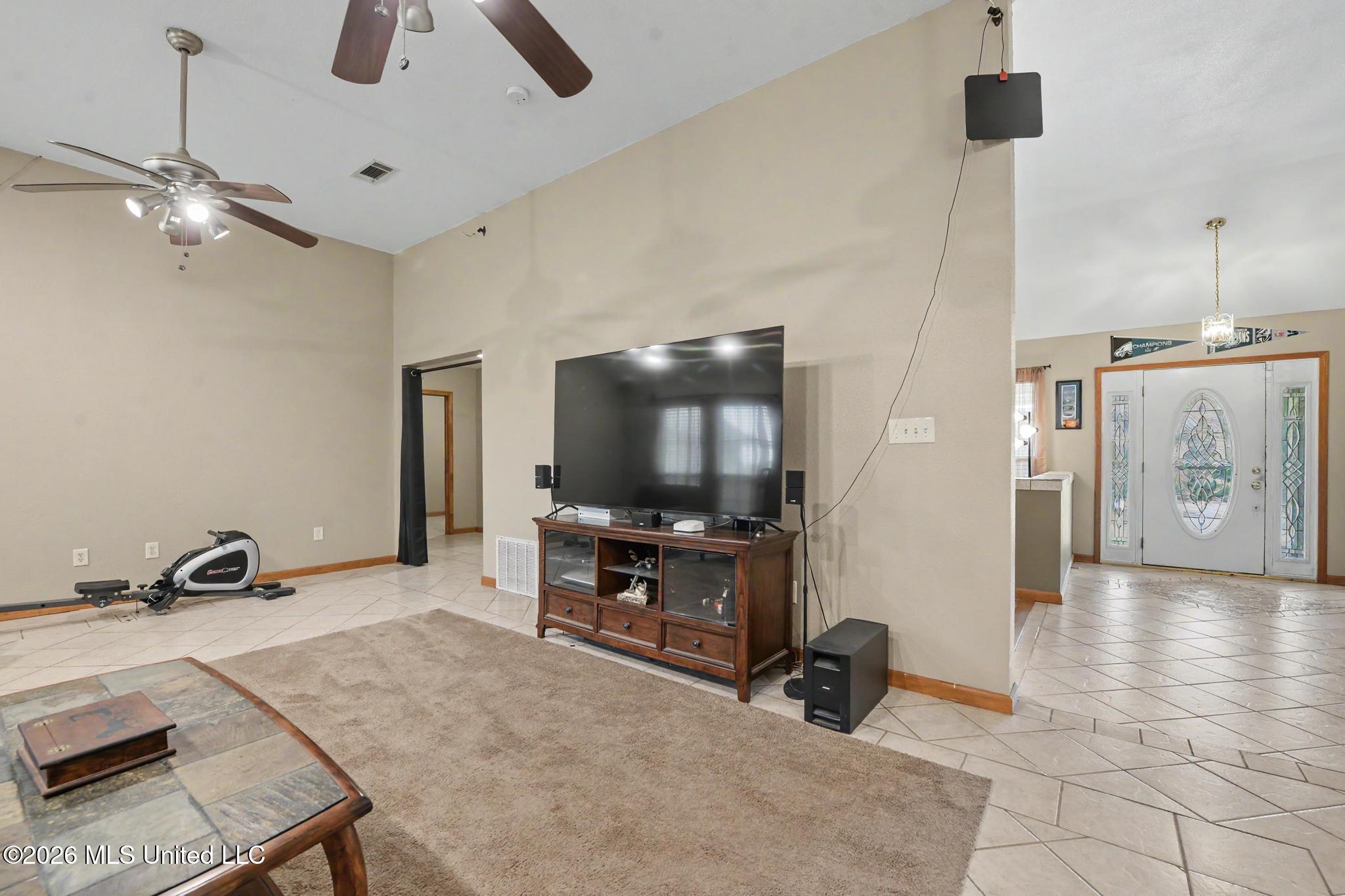 19273 Hunters Bend Drive Property Photo 7