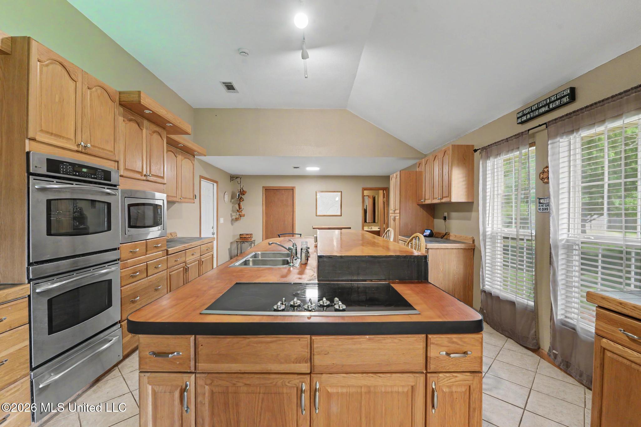 19273 Hunters Bend Drive Property Photo 10