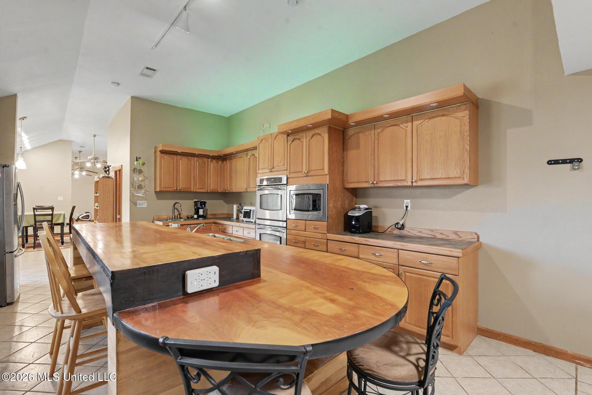 19273 Hunters Bend Drive Property Photo 11