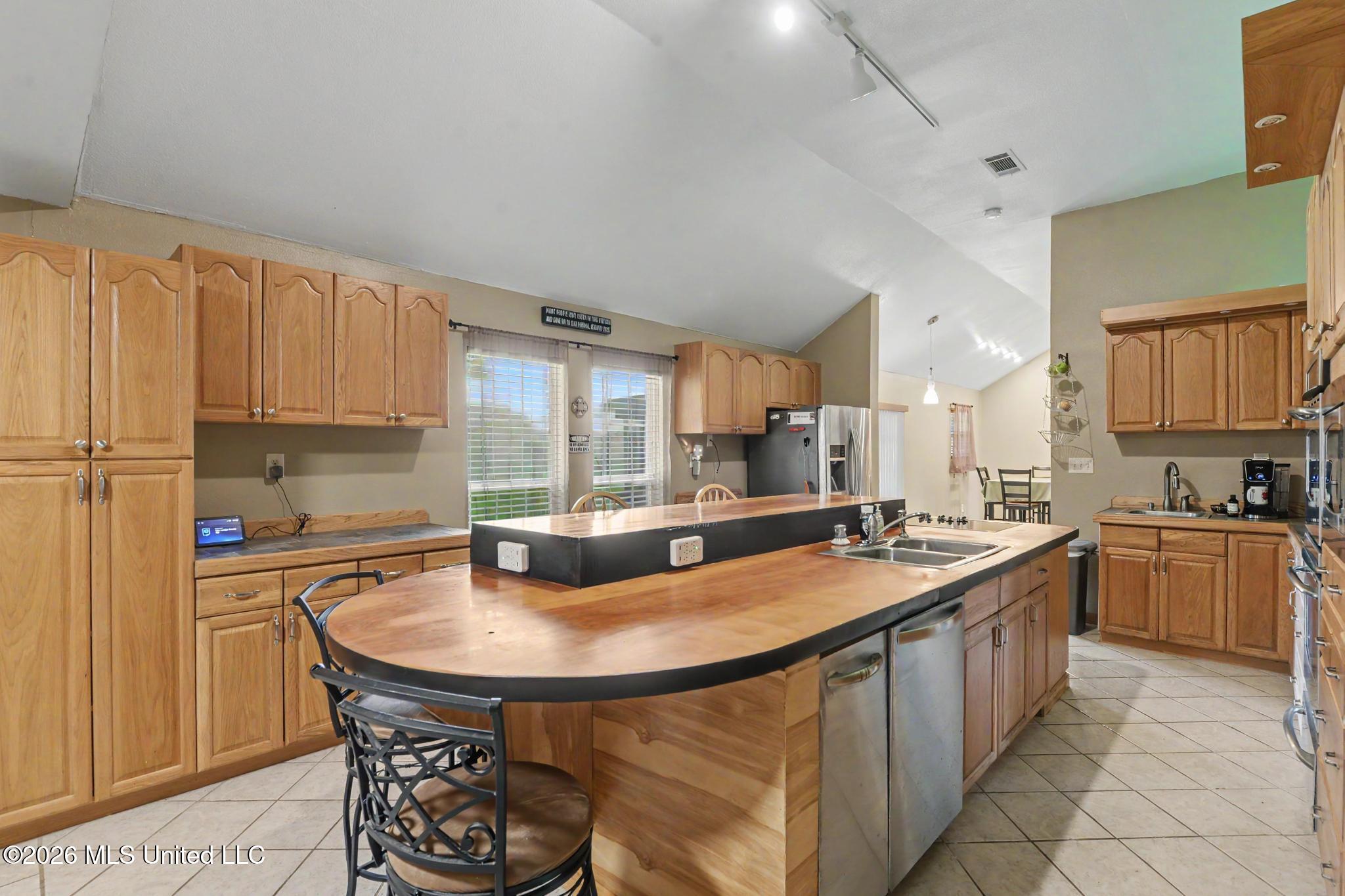 19273 Hunters Bend Drive Property Photo 12
