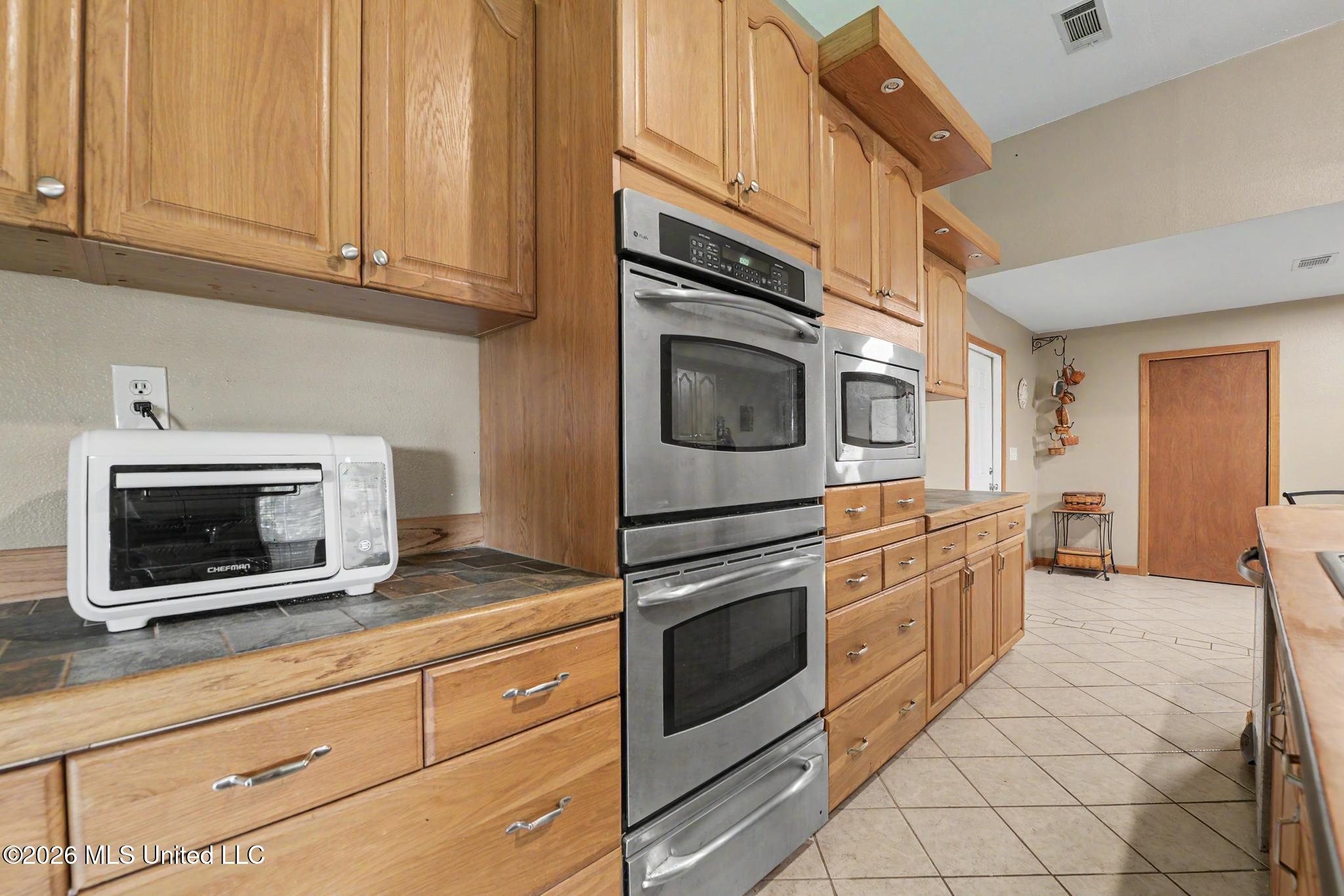 19273 Hunters Bend Drive Property Photo 13