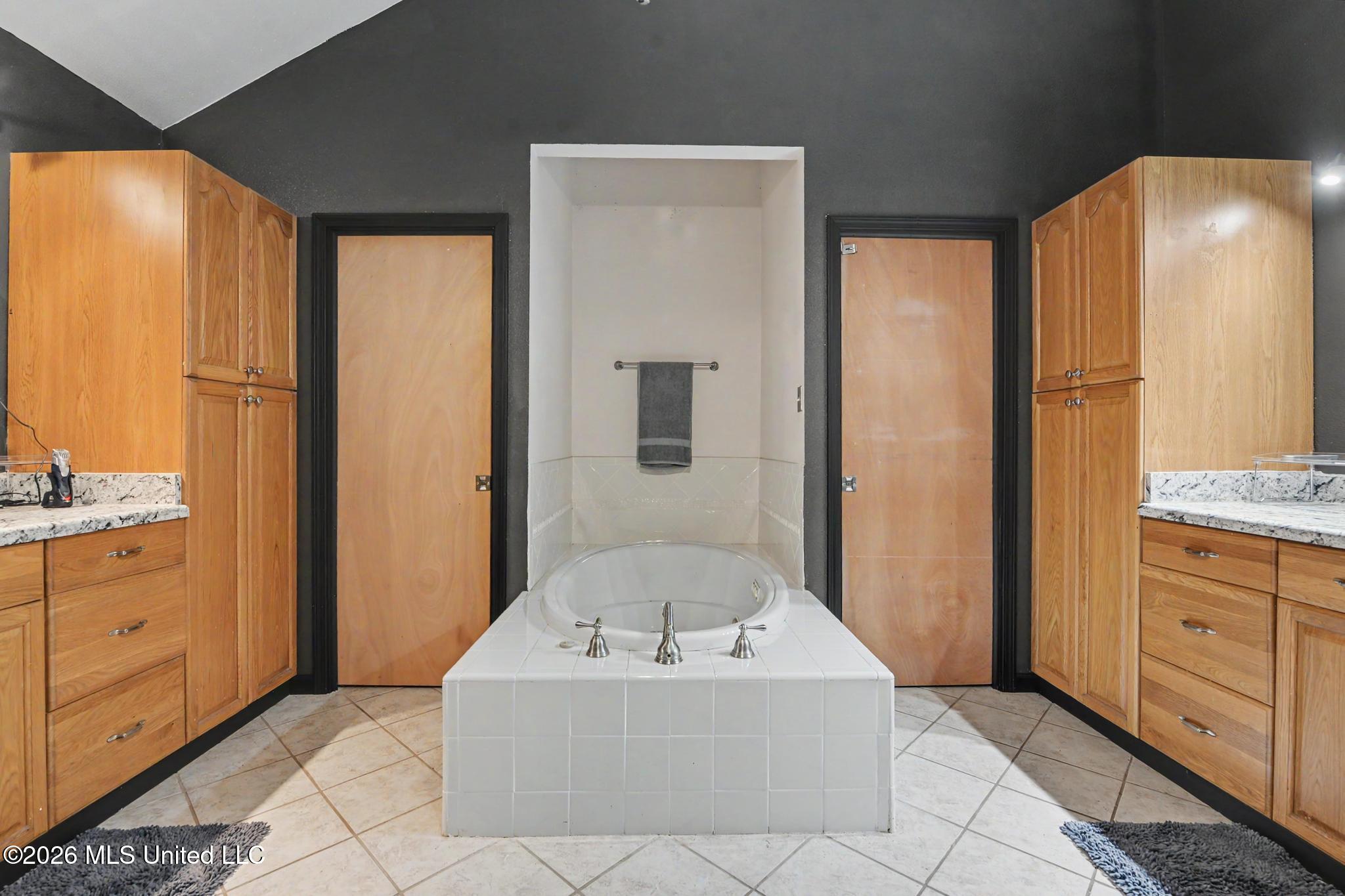 19273 Hunters Bend Drive Property Photo 18