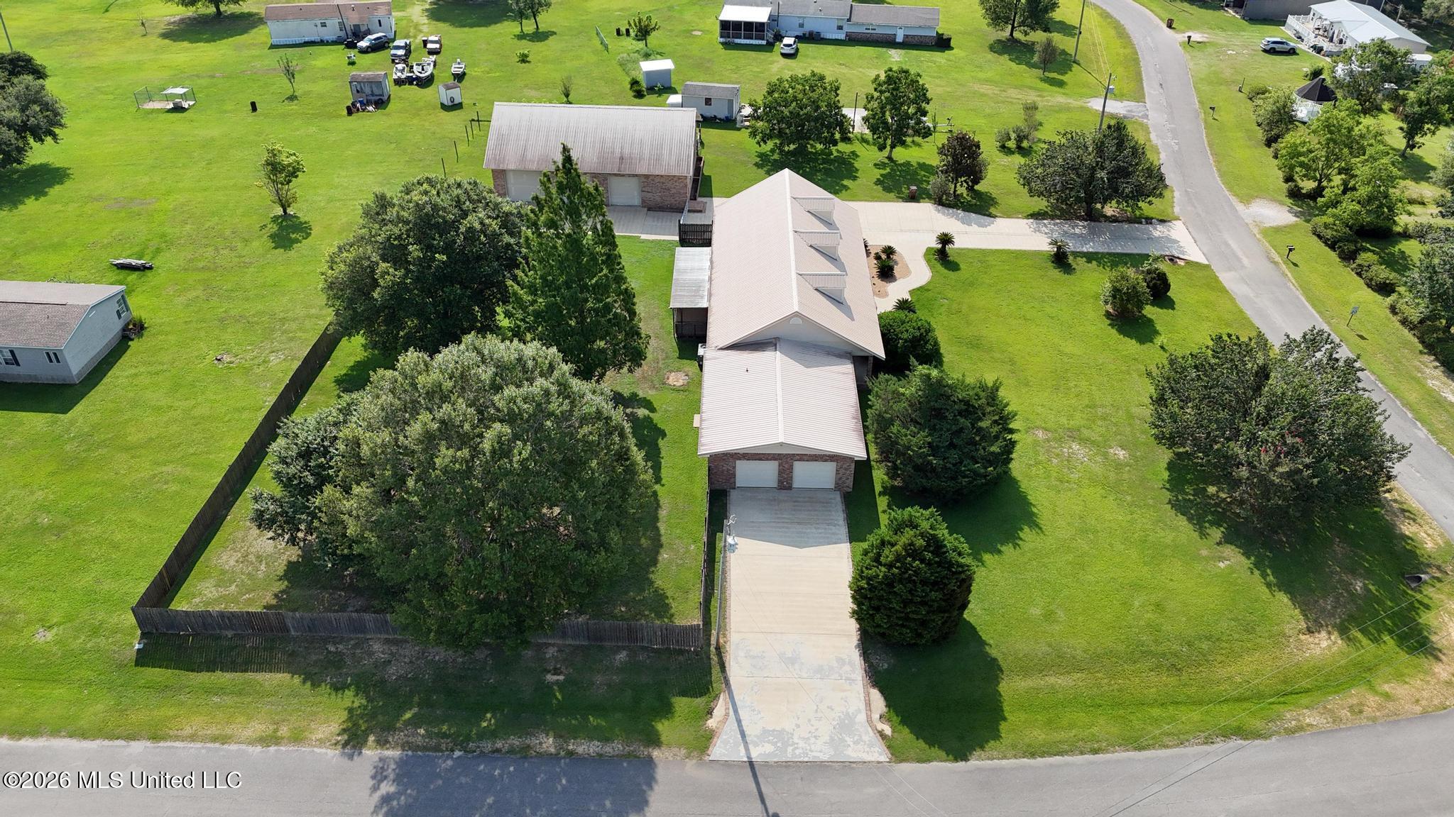 19273 Hunters Bend Drive Property Photo 37
