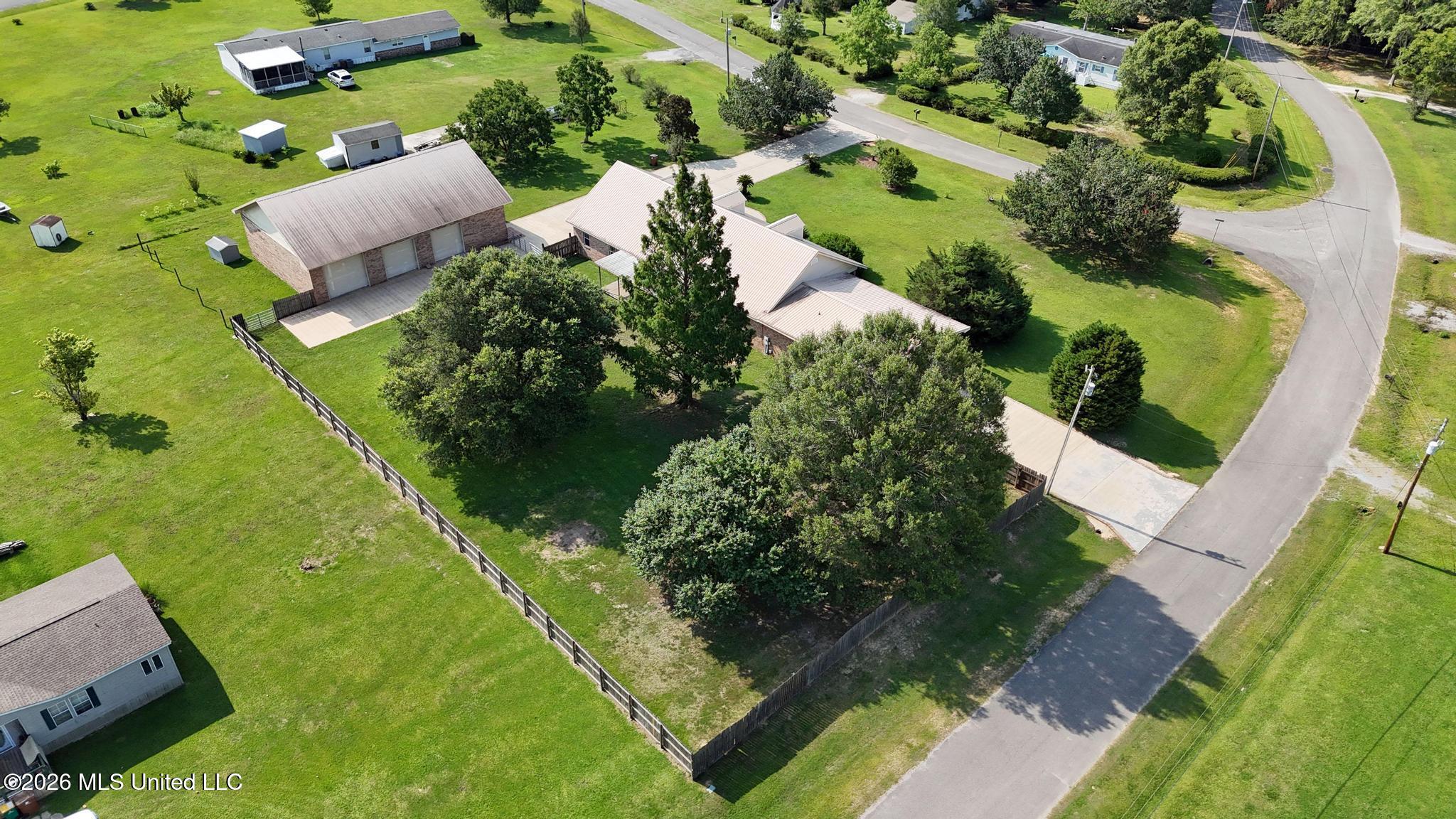 19273 Hunters Bend Drive Property Photo 38