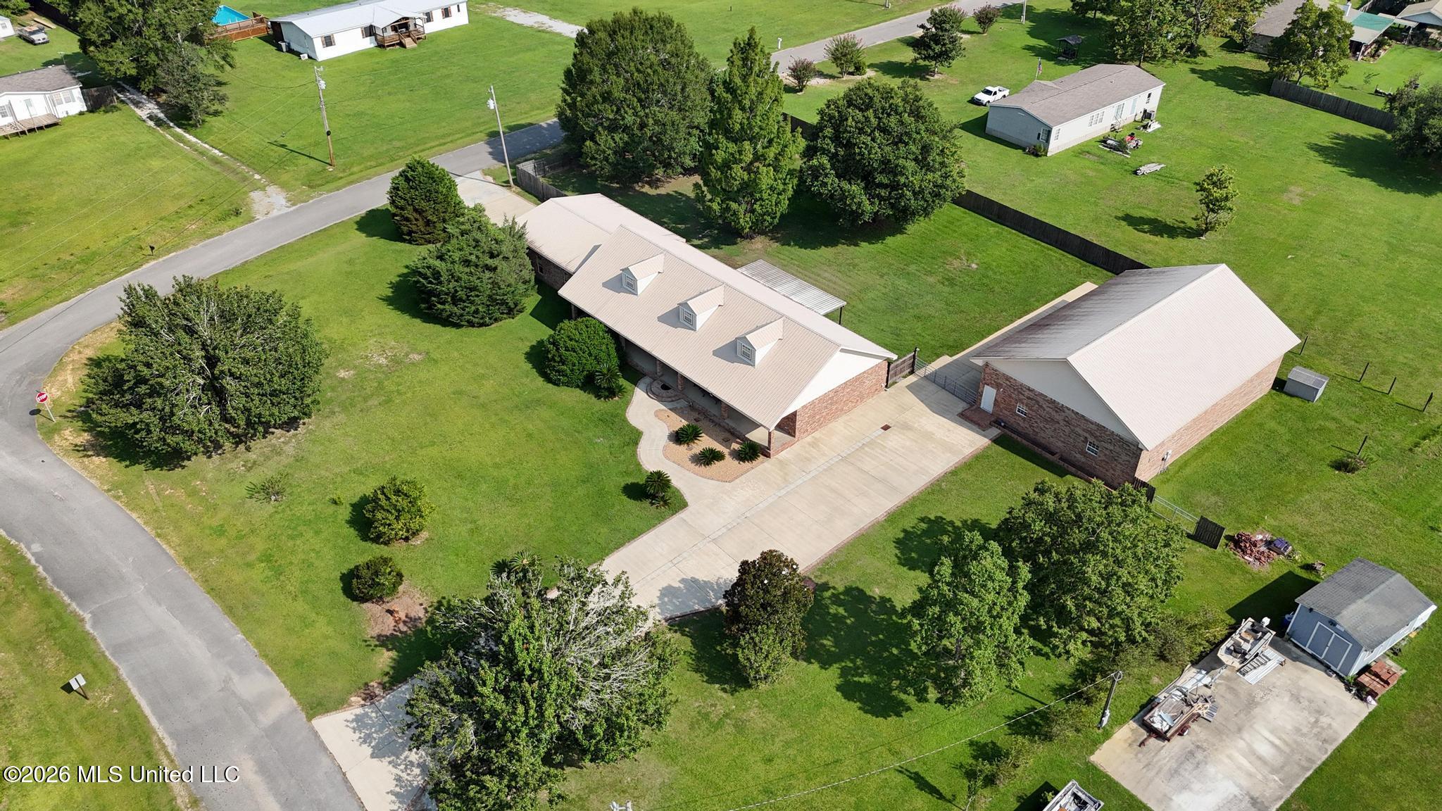 19273 Hunters Bend Drive Property Photo 42