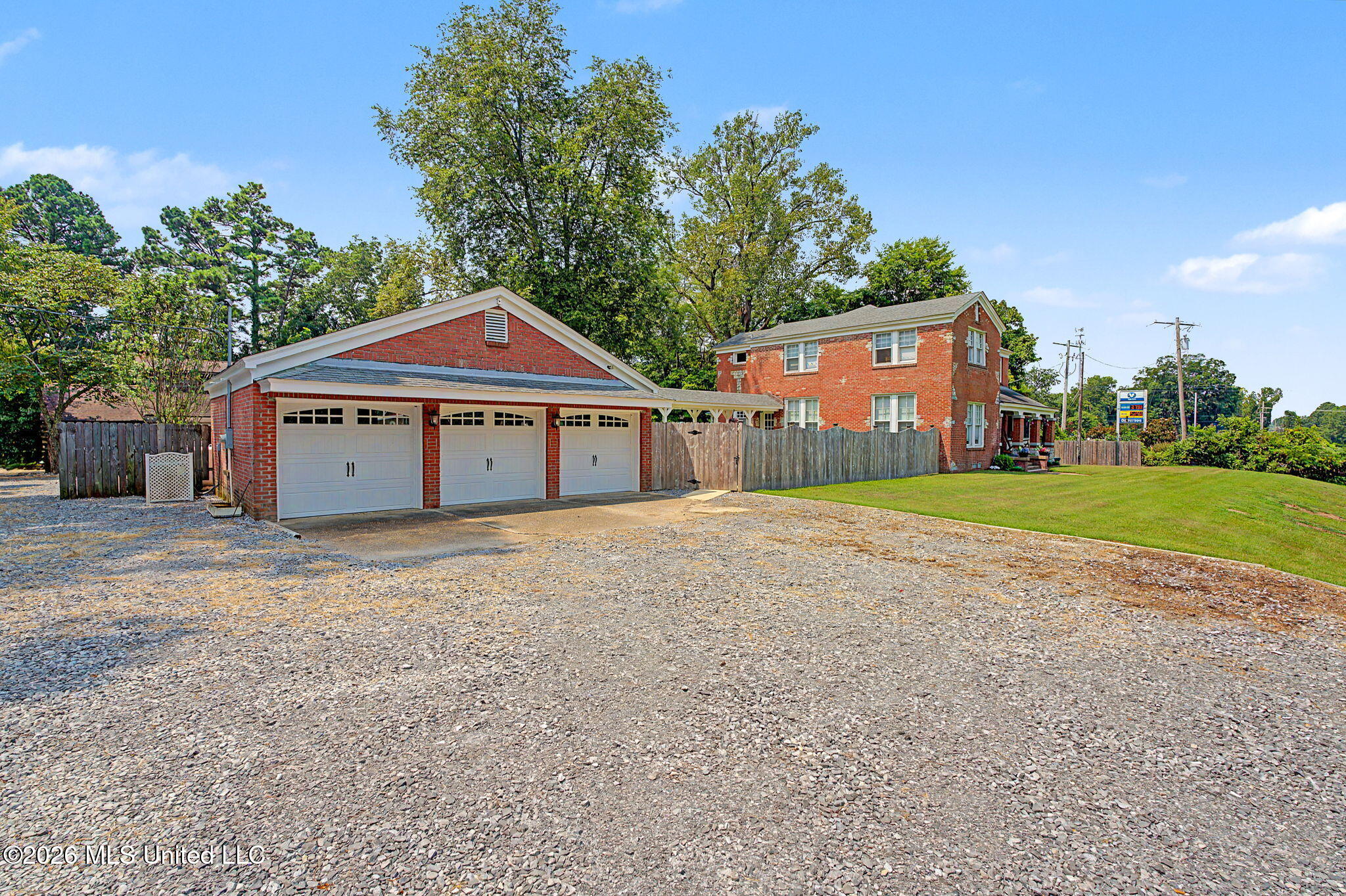 8911 W Commerce Street Property Photo 4