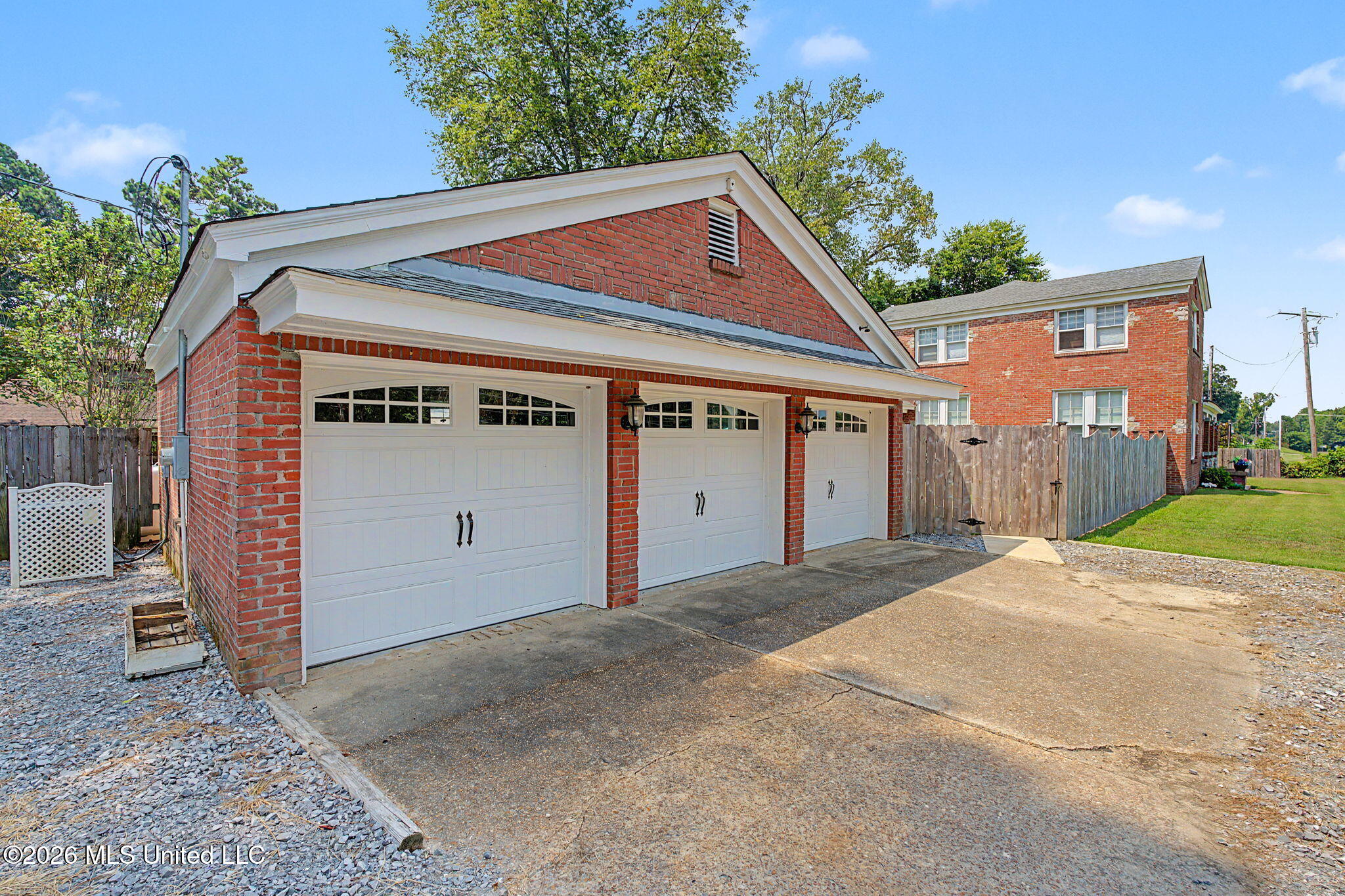 8911 W Commerce Street Property Photo 5