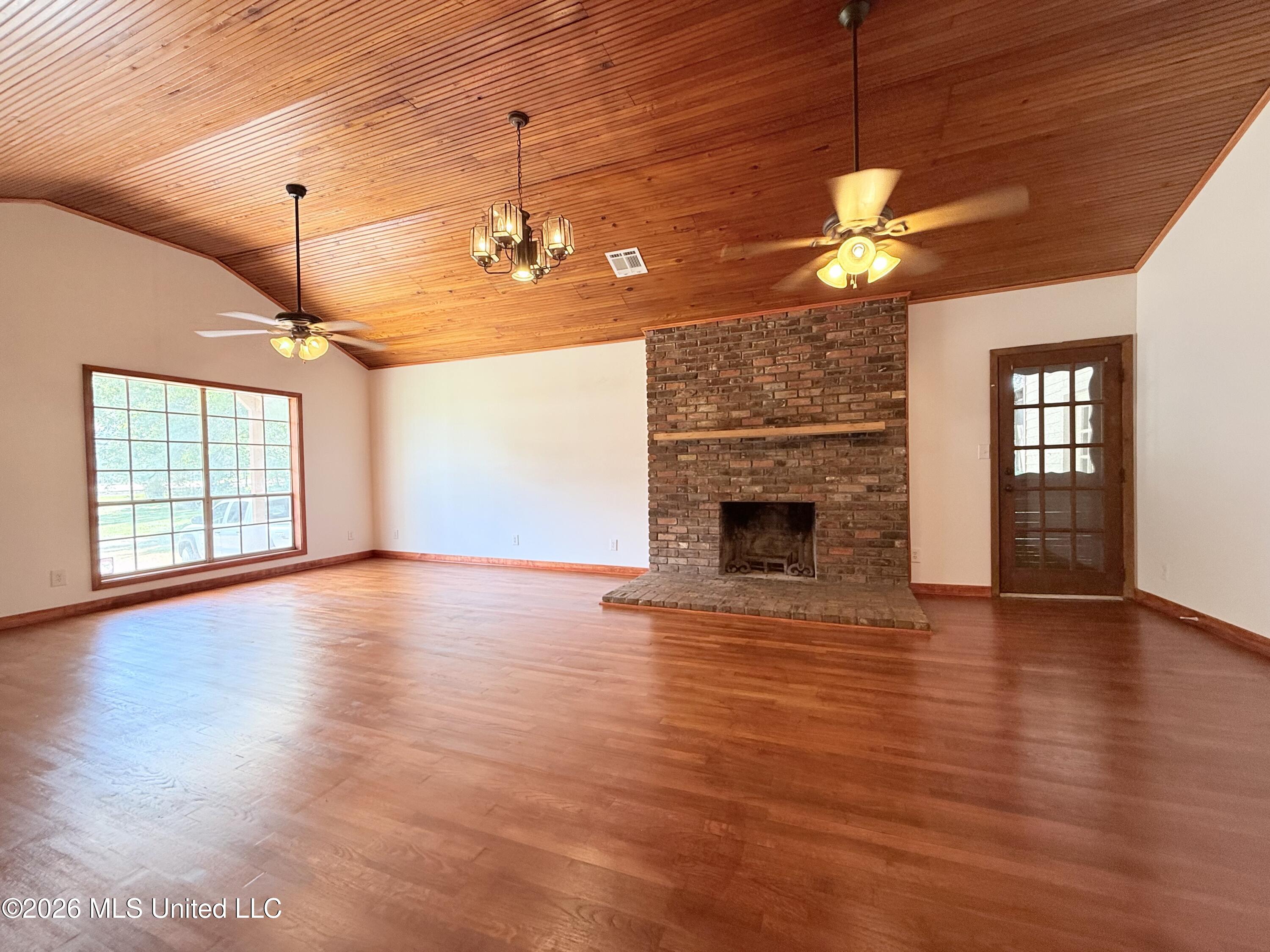 1091 2nd Street Property Photo 3