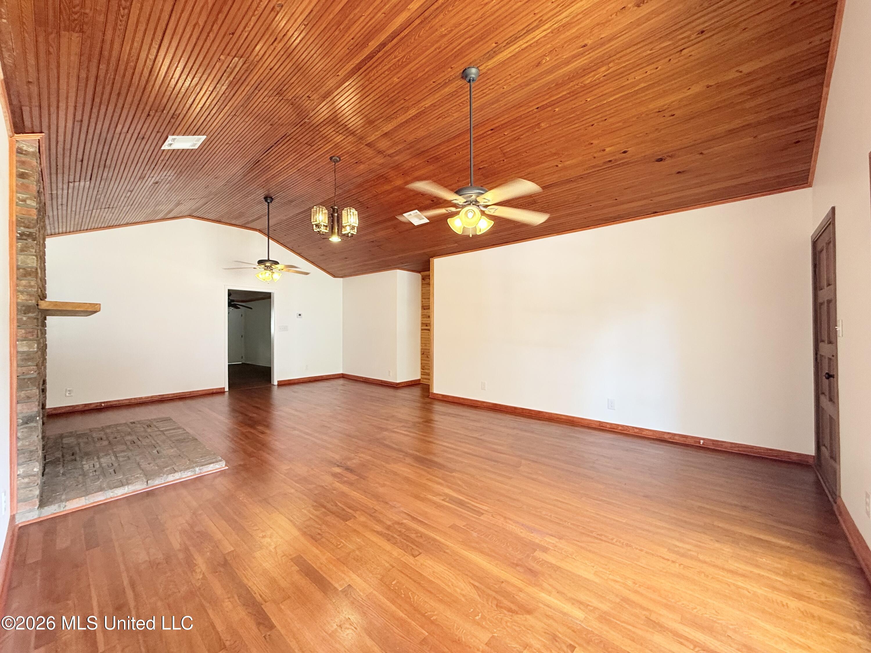 1091 2nd Street Property Photo 4