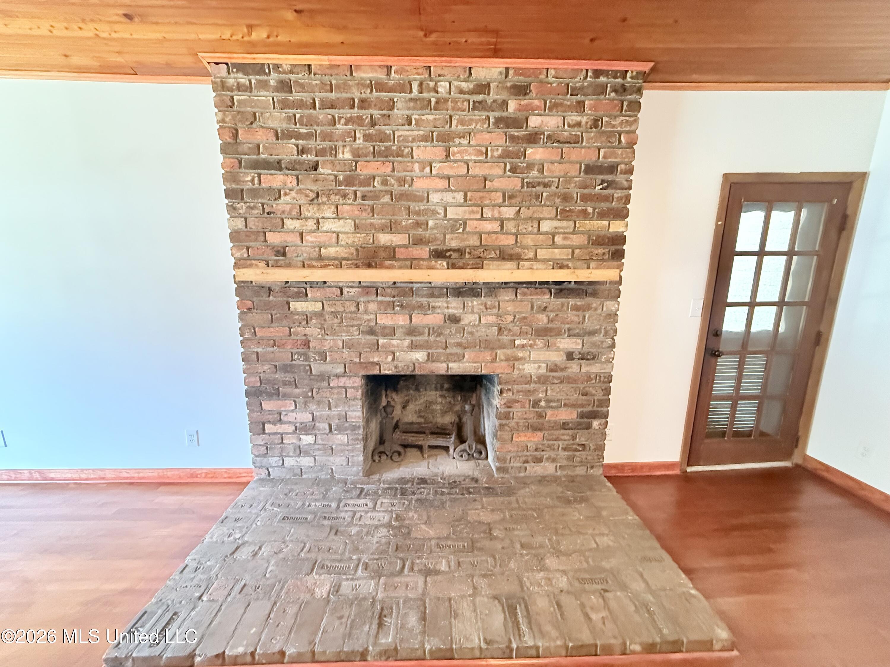 1091 2nd Street Property Photo 5