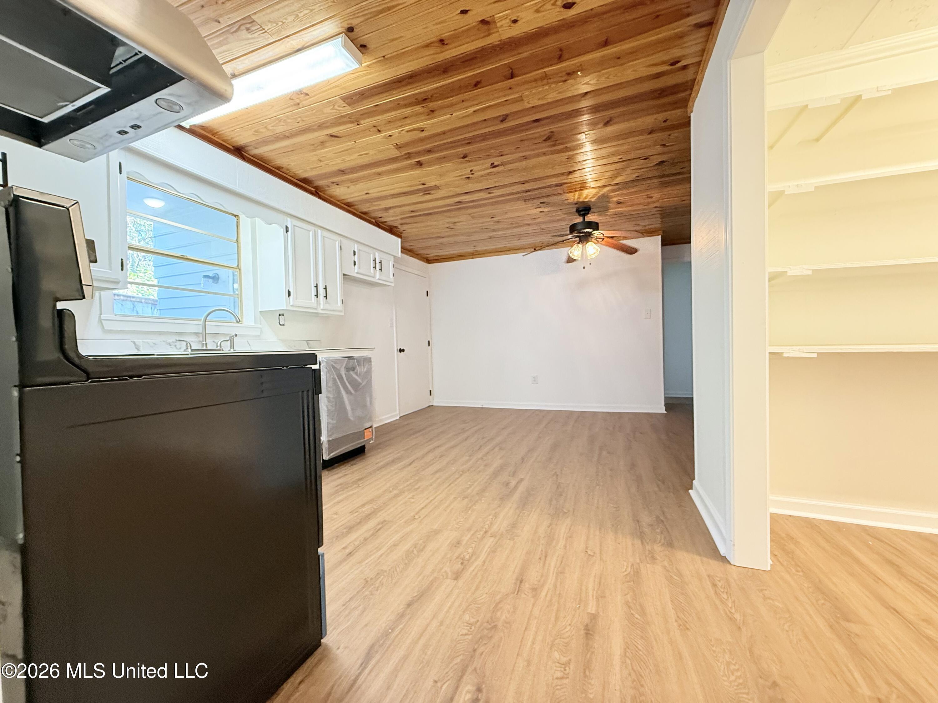 1091 2nd Street Property Photo 11