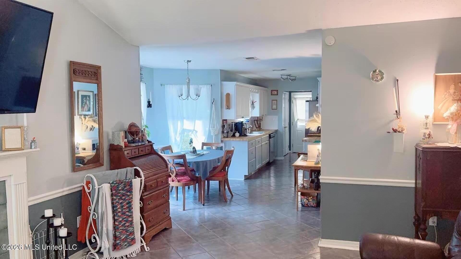 9534 Laa La Way Property Photo 4