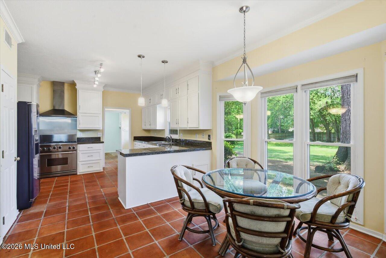 15 S Crownpointe Drive Property Photo 10