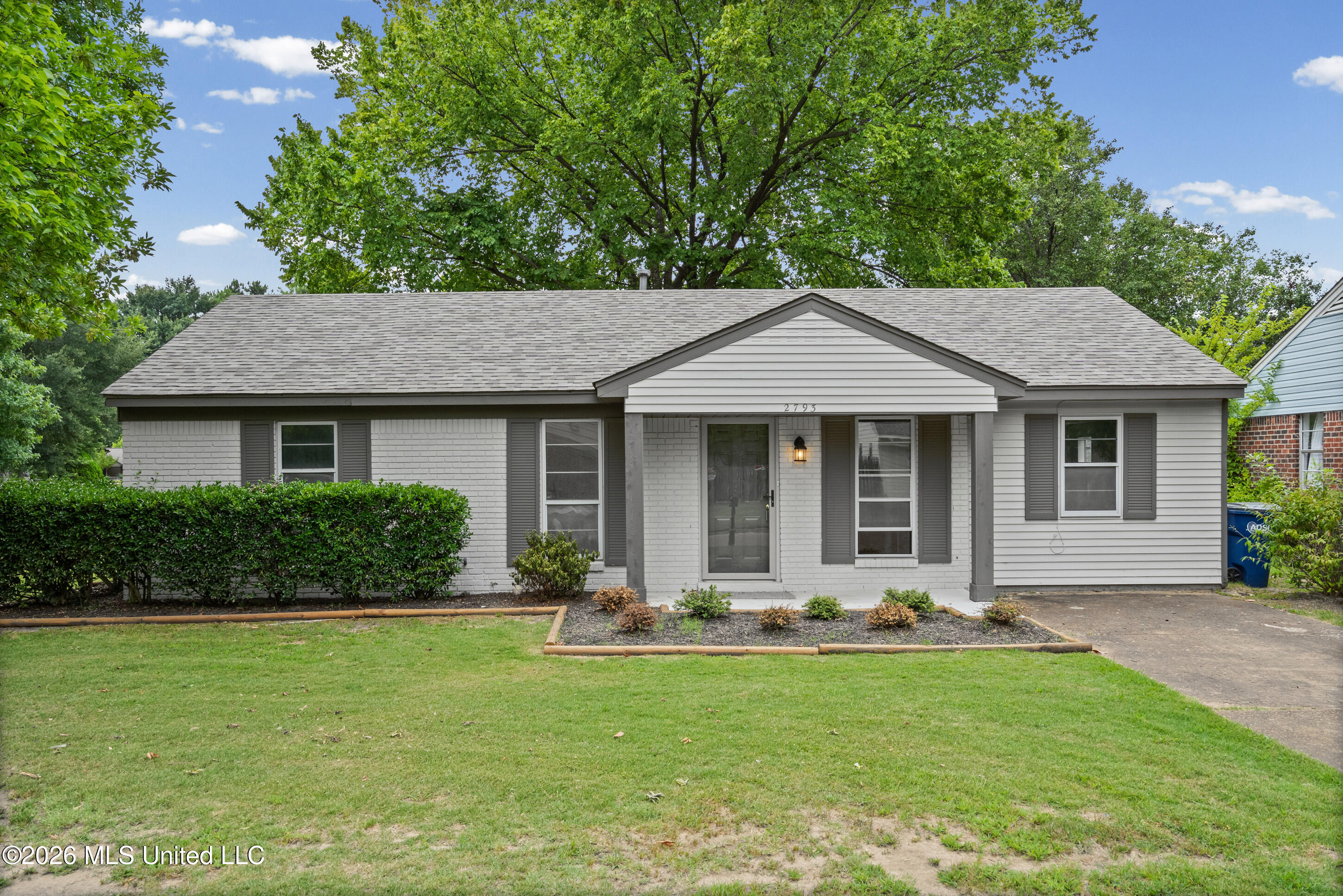 2793 Ashbriar Drive Property Photo 2
