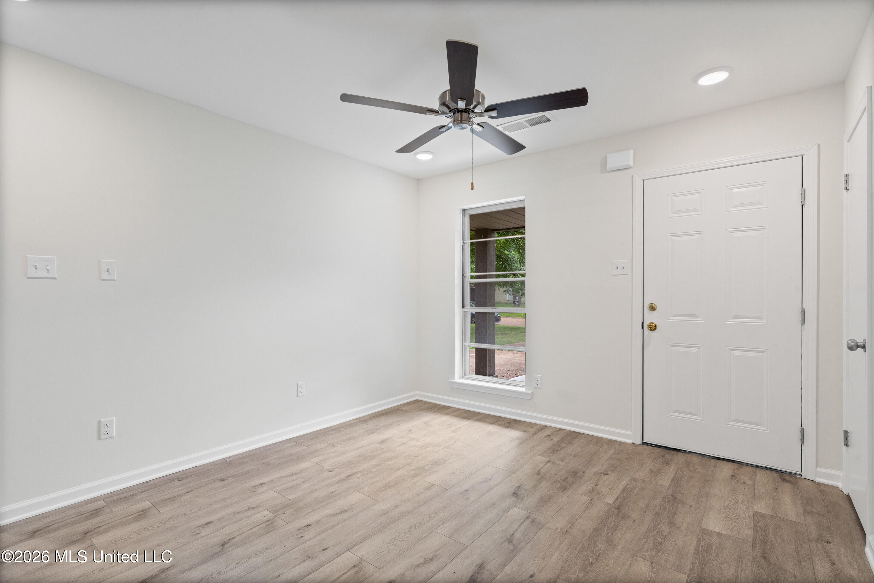 2793 Ashbriar Drive Property Photo 5