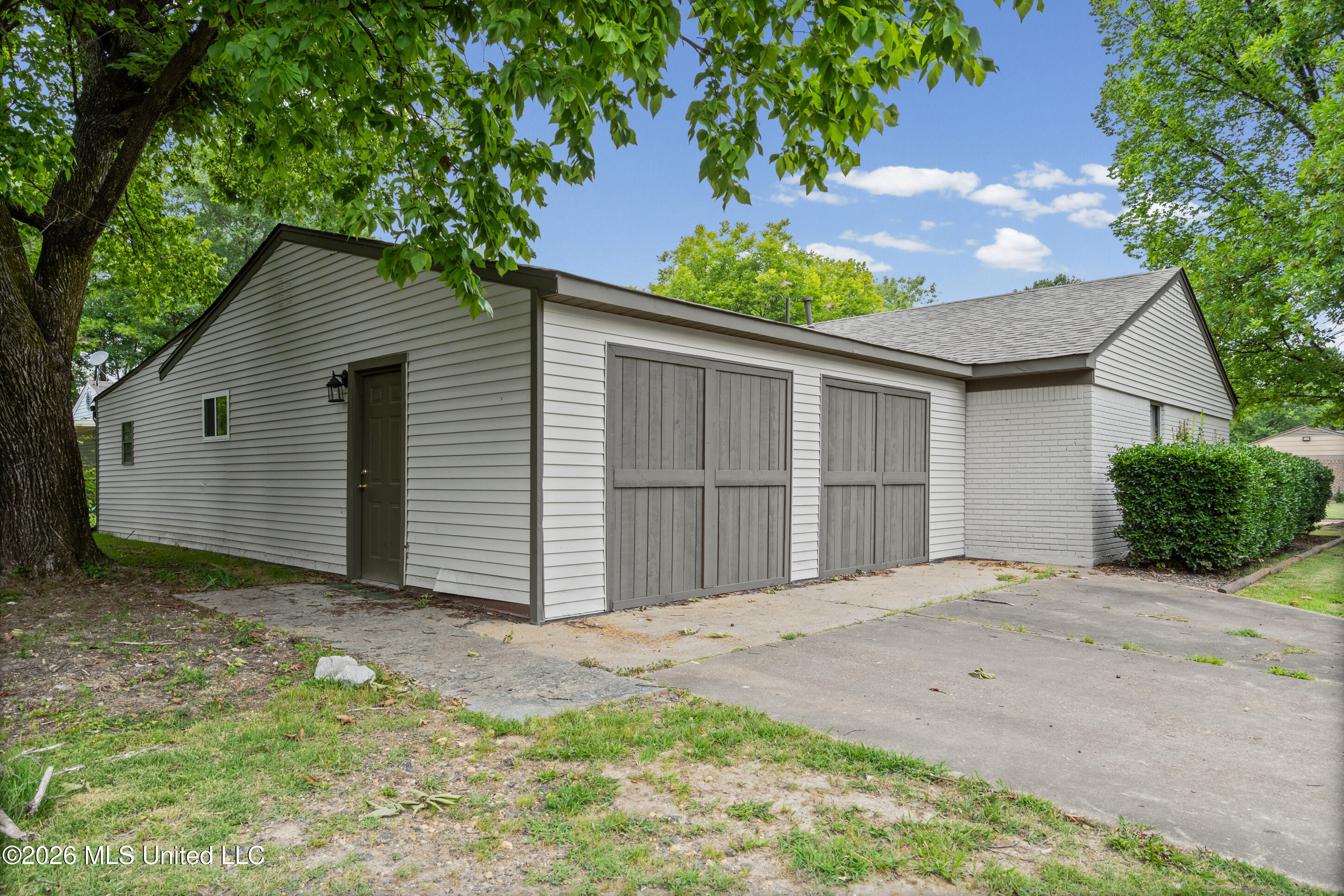 2793 Ashbriar Drive Property Photo 26