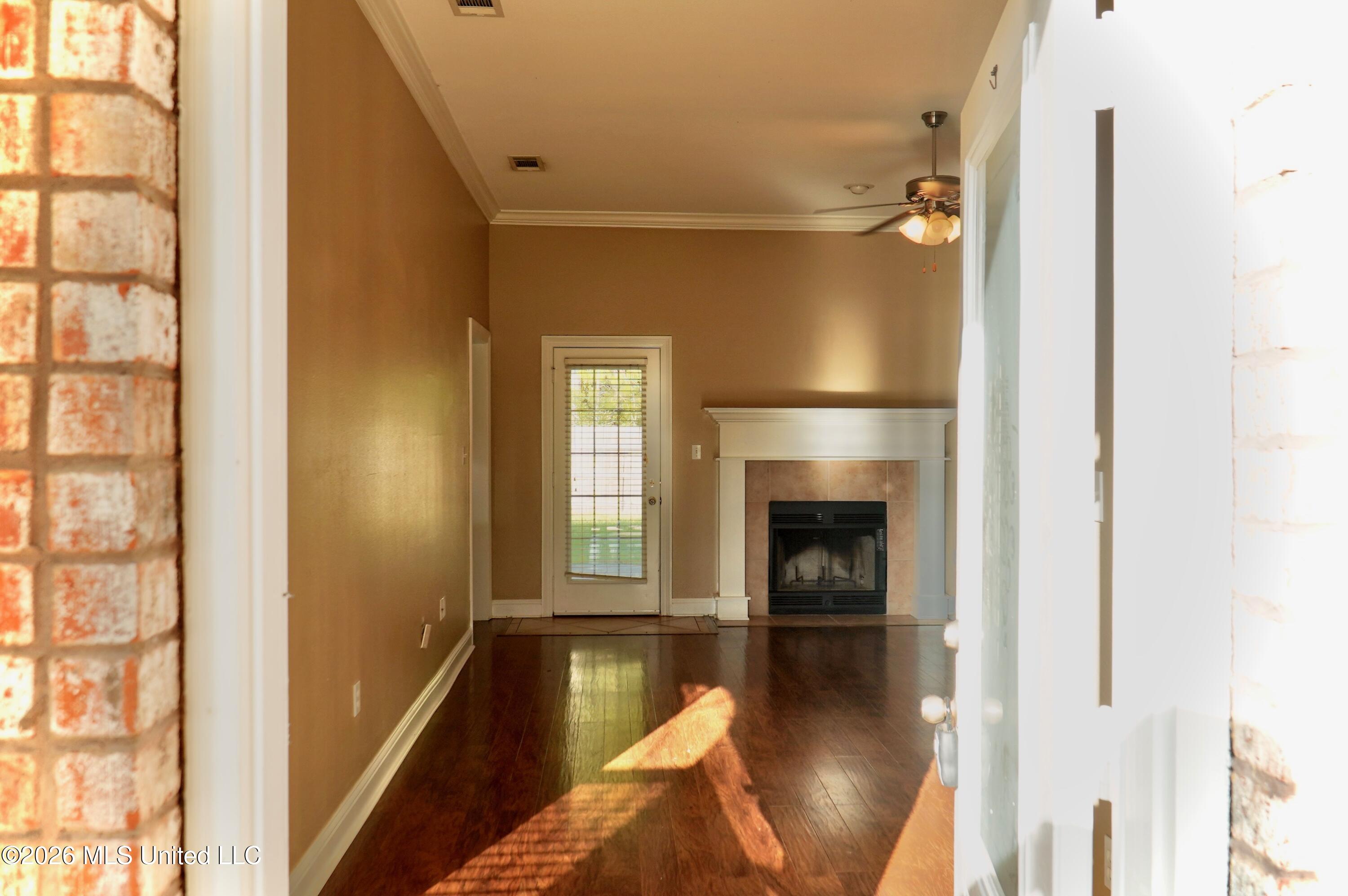 2933 Village Circle Property Photo 3