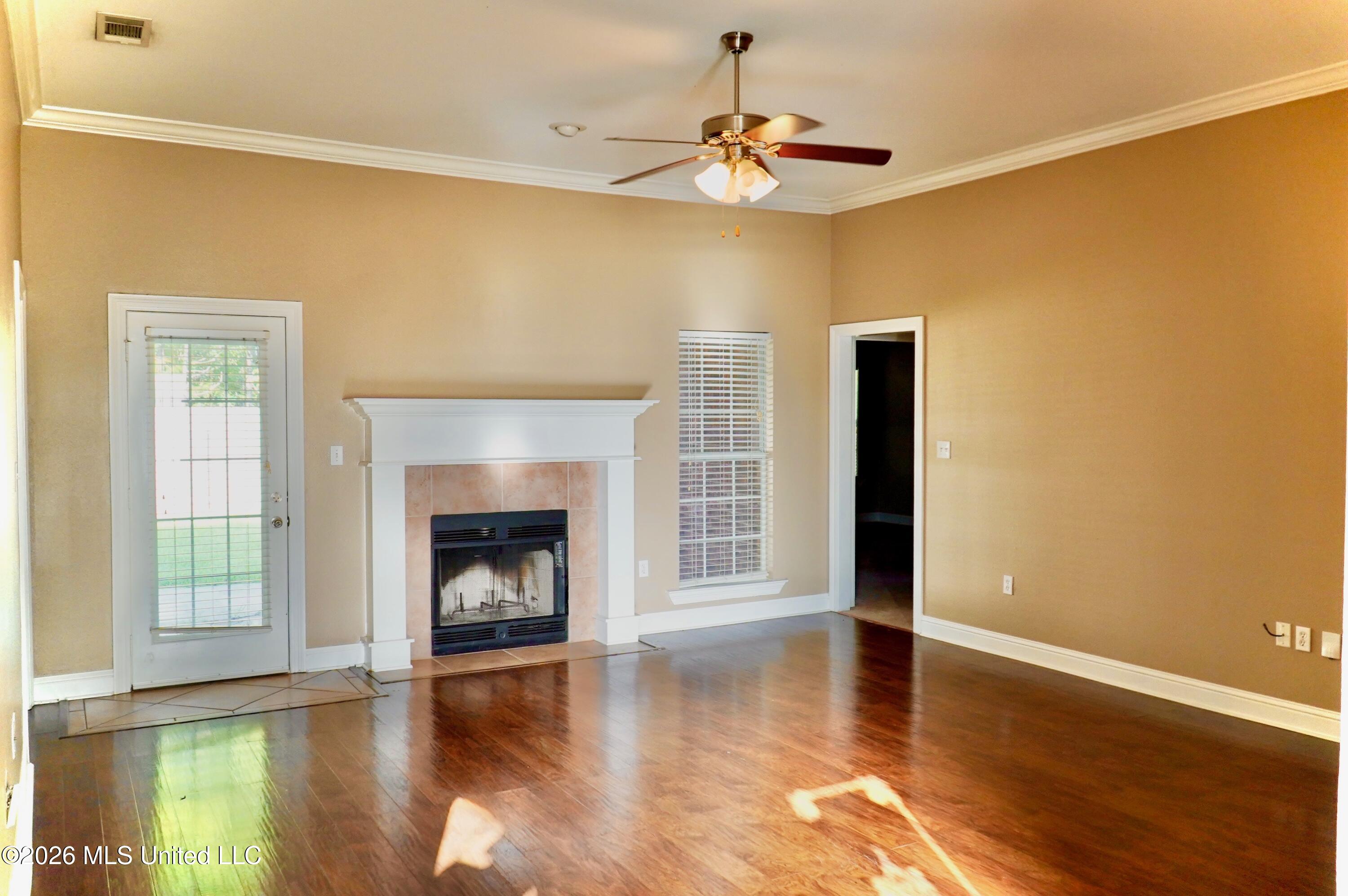 2933 Village Circle Property Photo 4