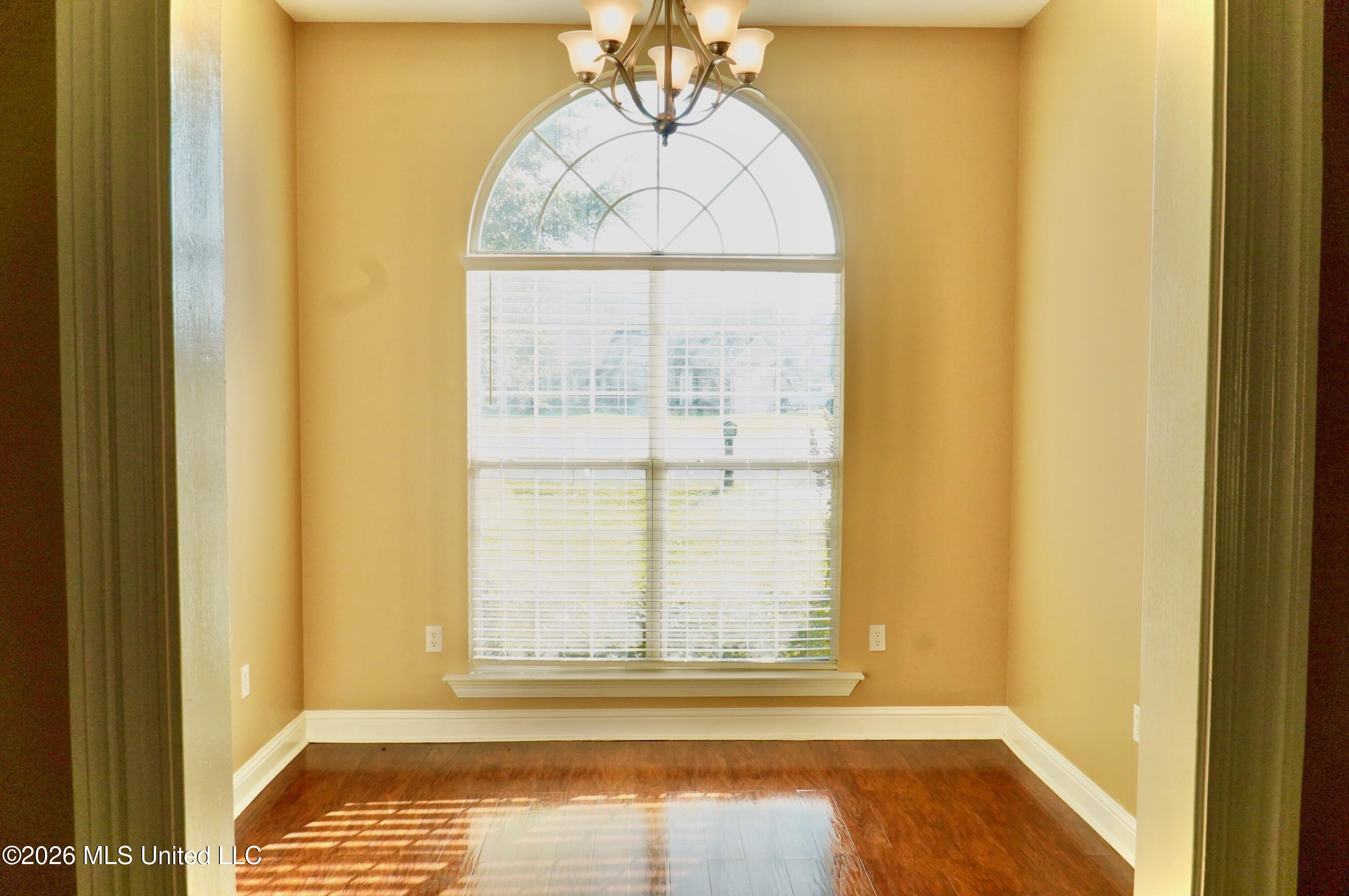 2933 Village Circle Property Photo 6