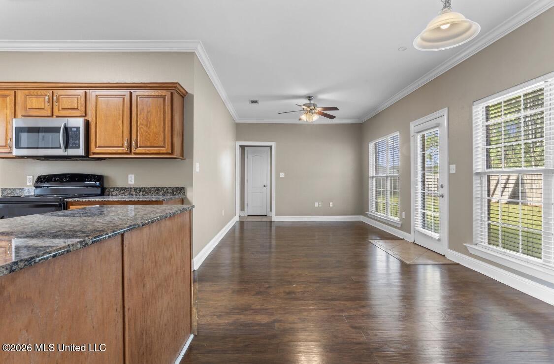 2933 Village Circle Property Photo 10