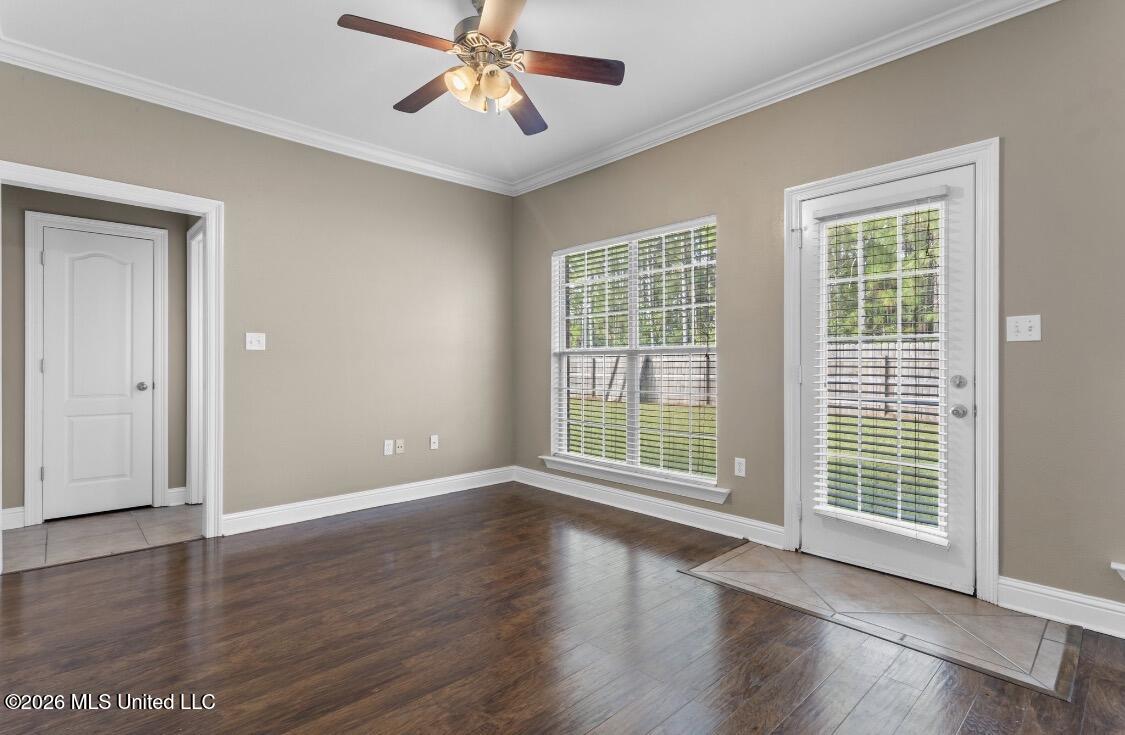 2933 Village Circle Property Photo 23