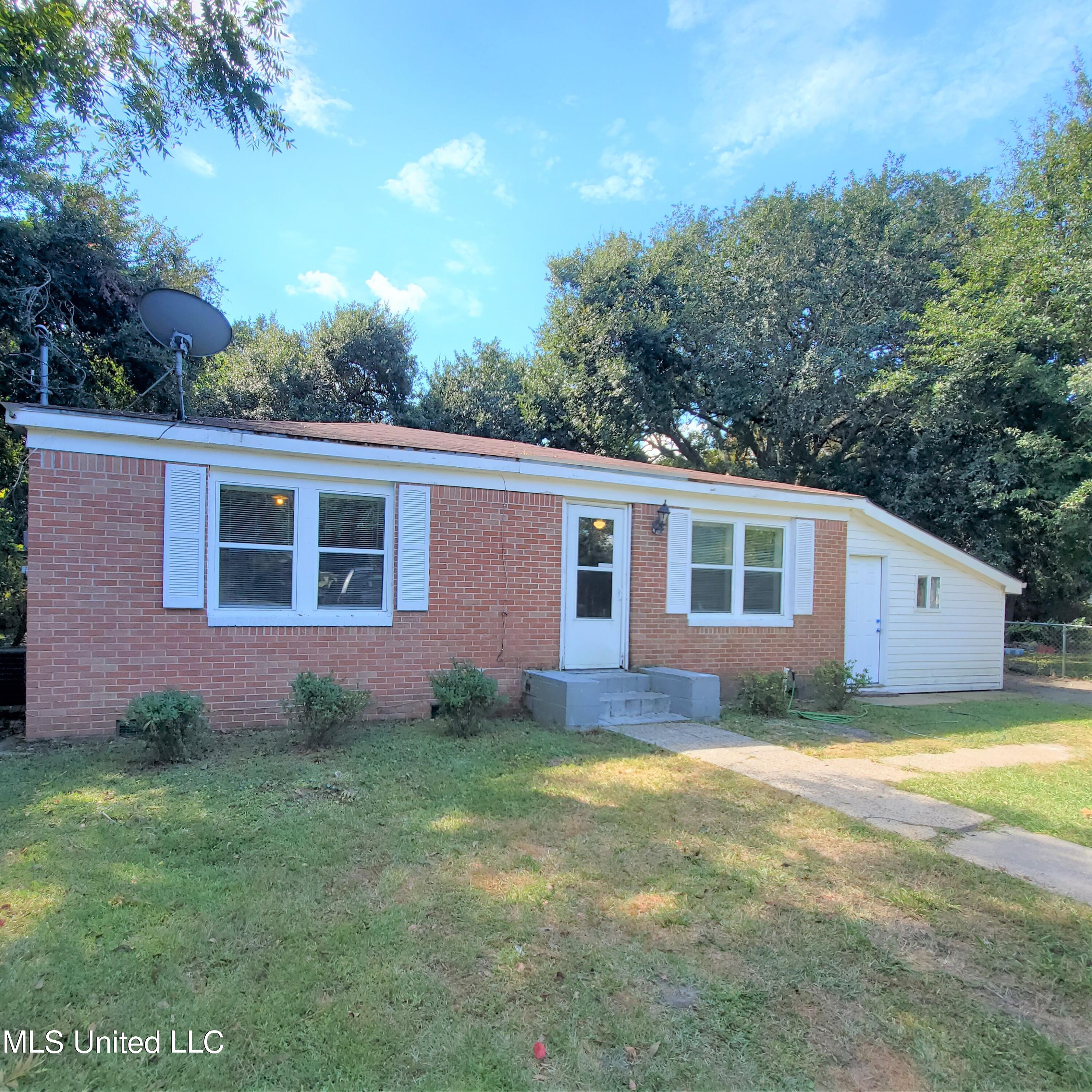 2217 32nd Street Property Photo 1