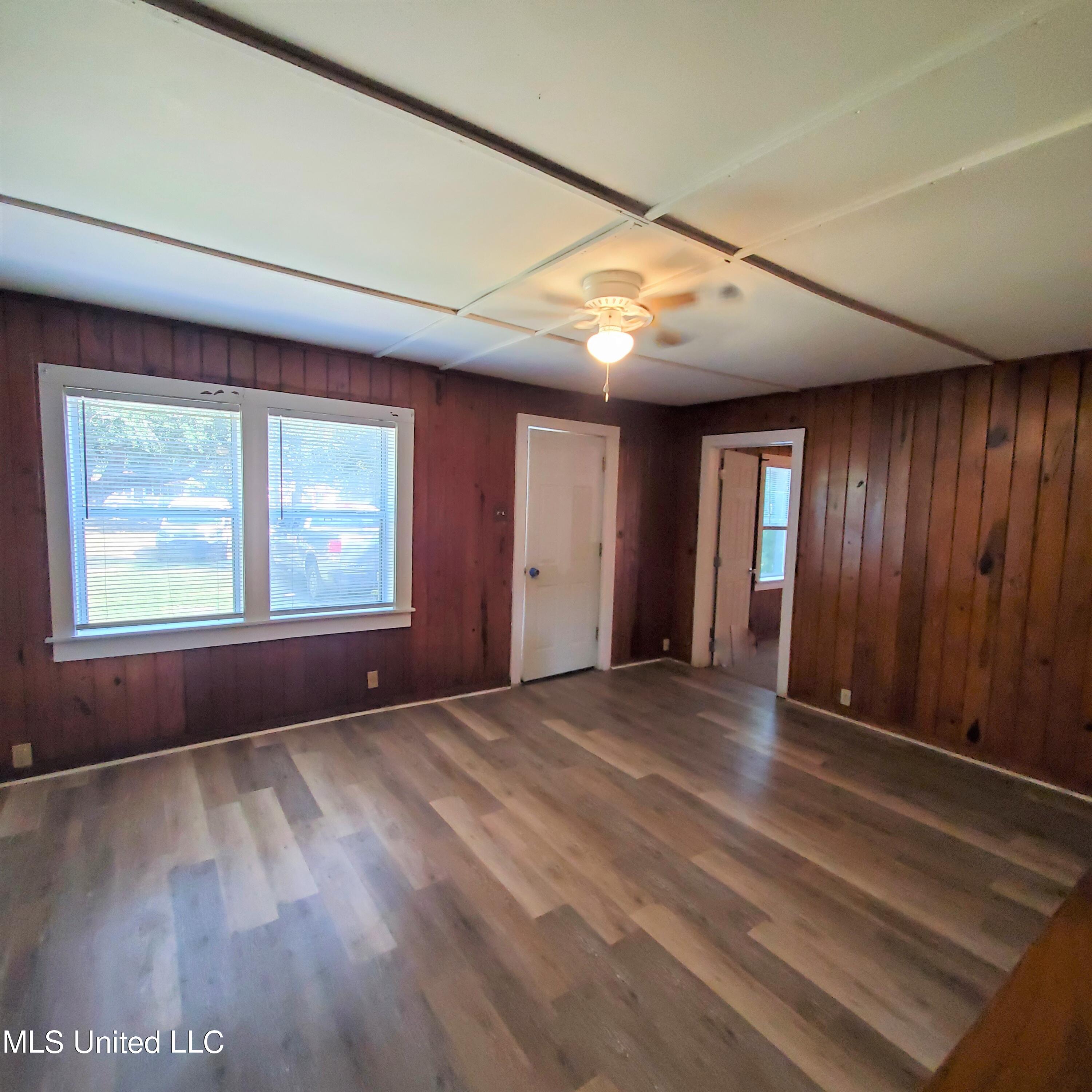 2217 32nd Street Property Photo 4