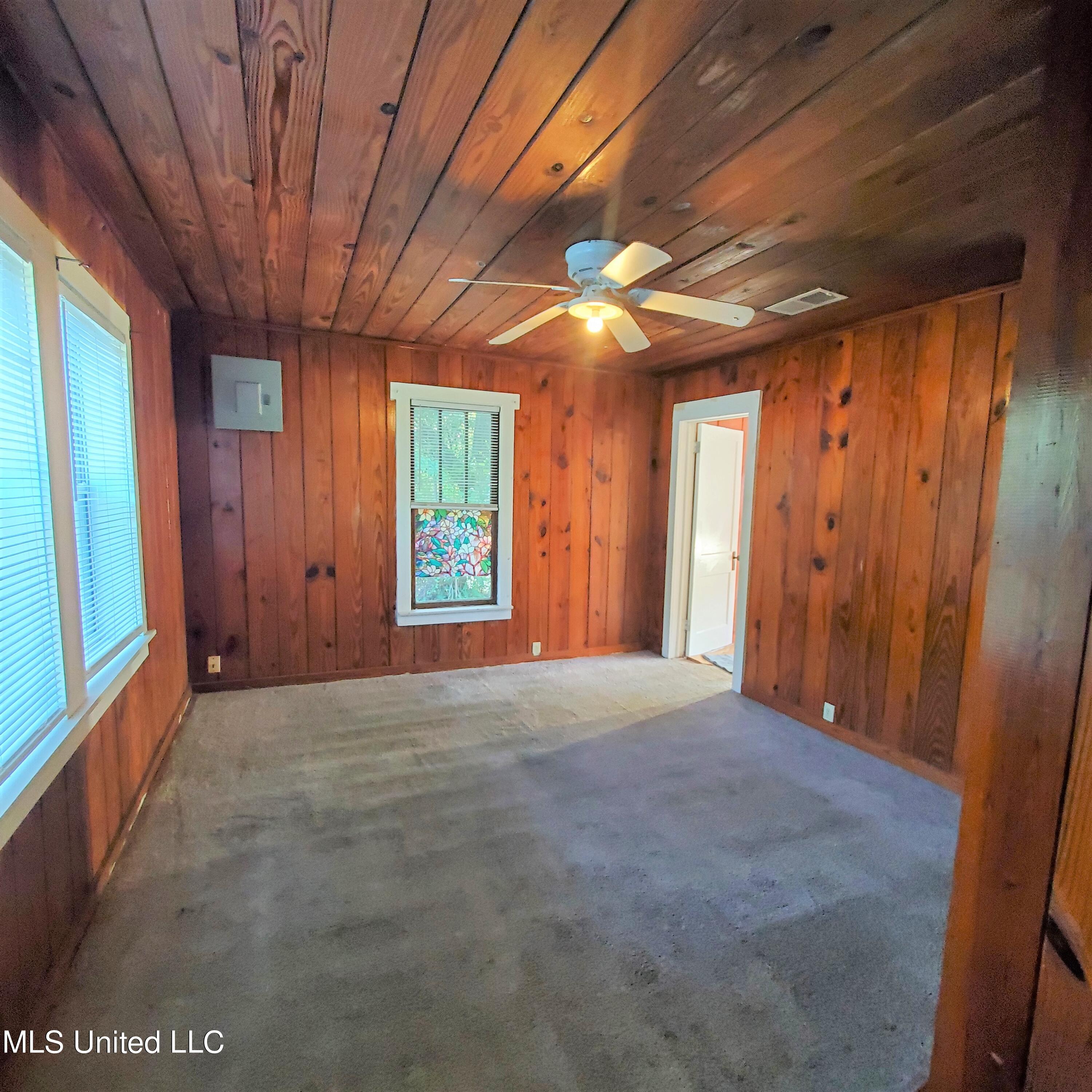 2217 32nd Street Property Photo 7
