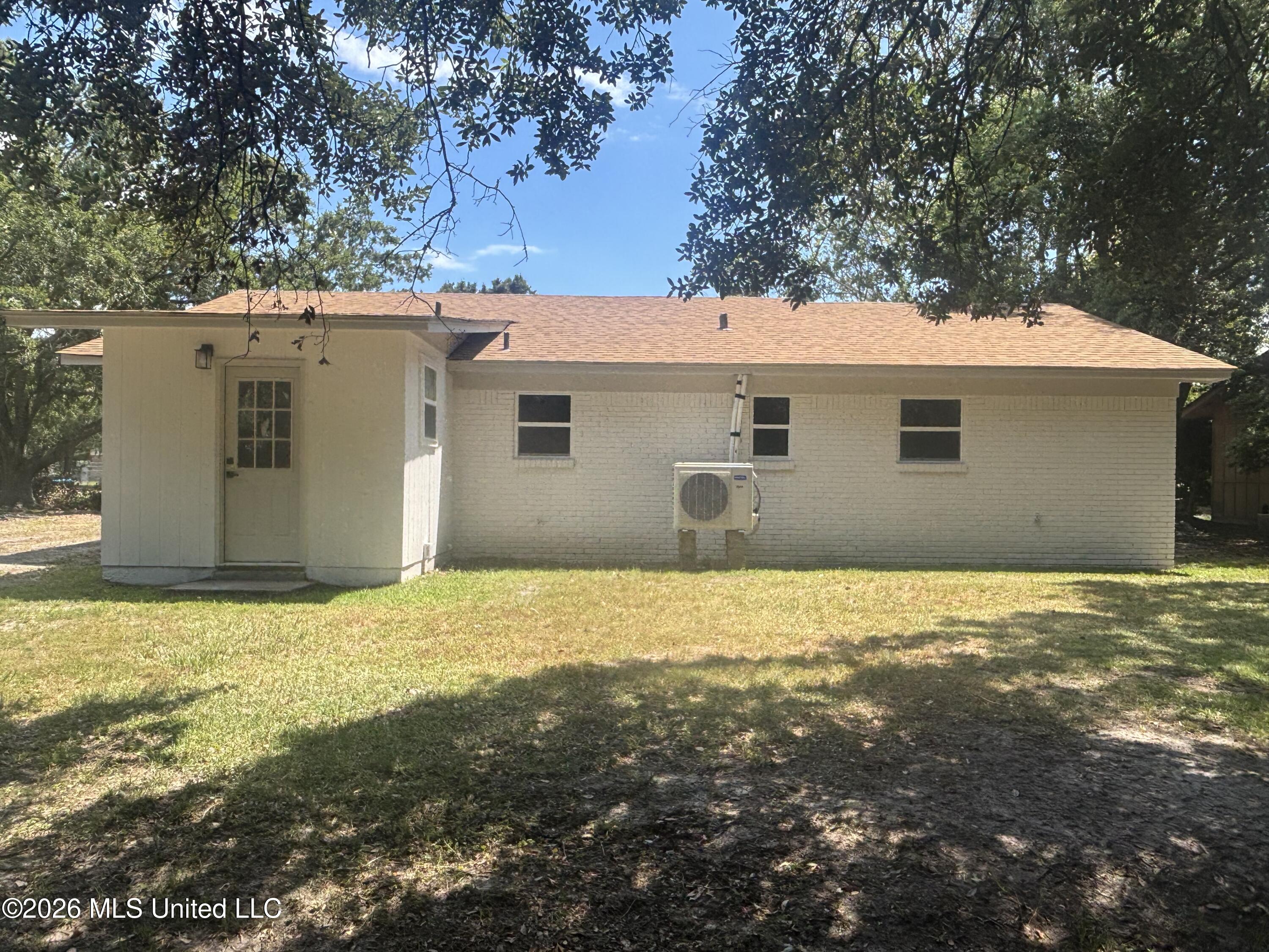 4219 Martha Court Property Photo 6