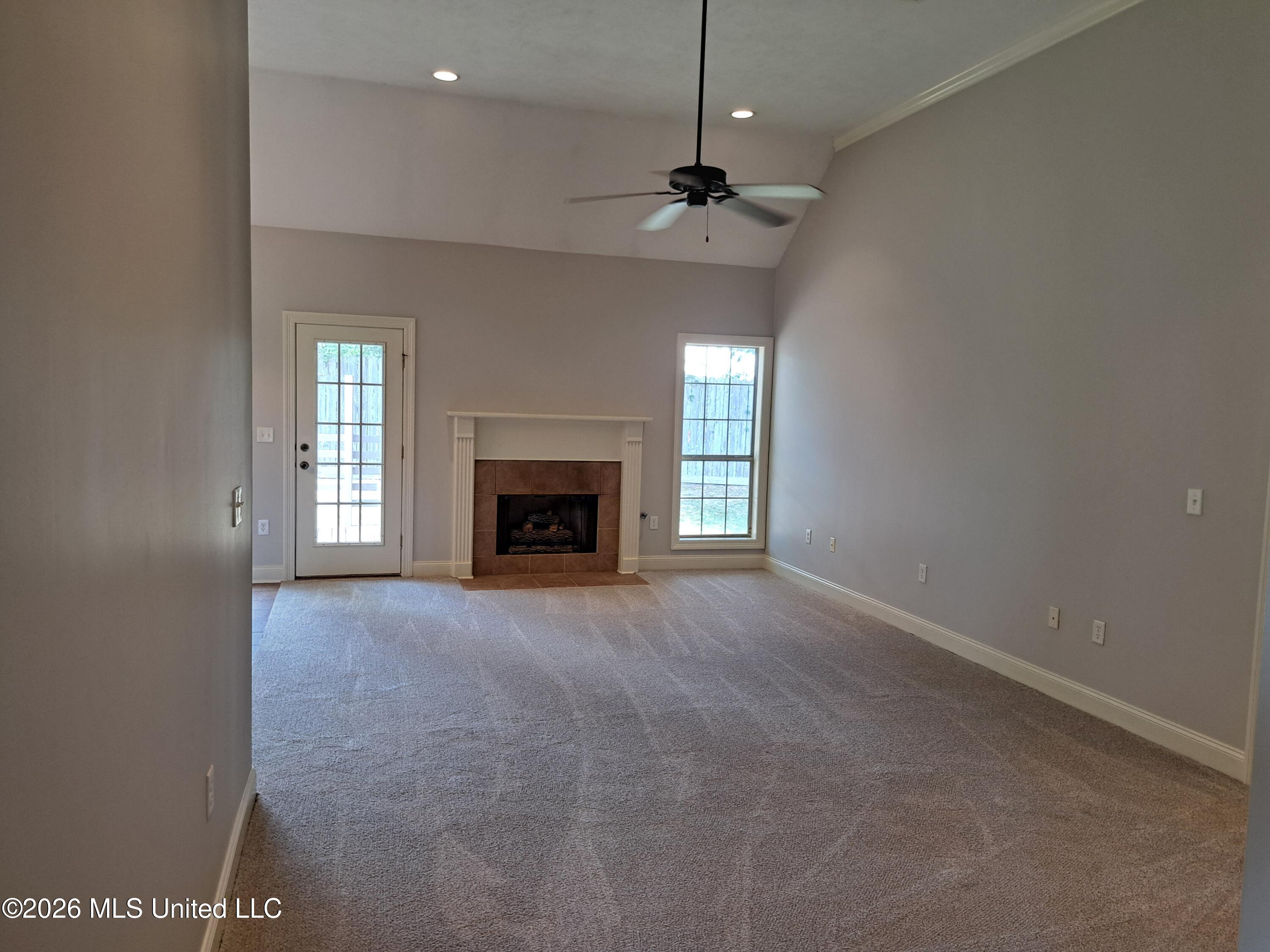 112 River Ridge Court Property Photo 4