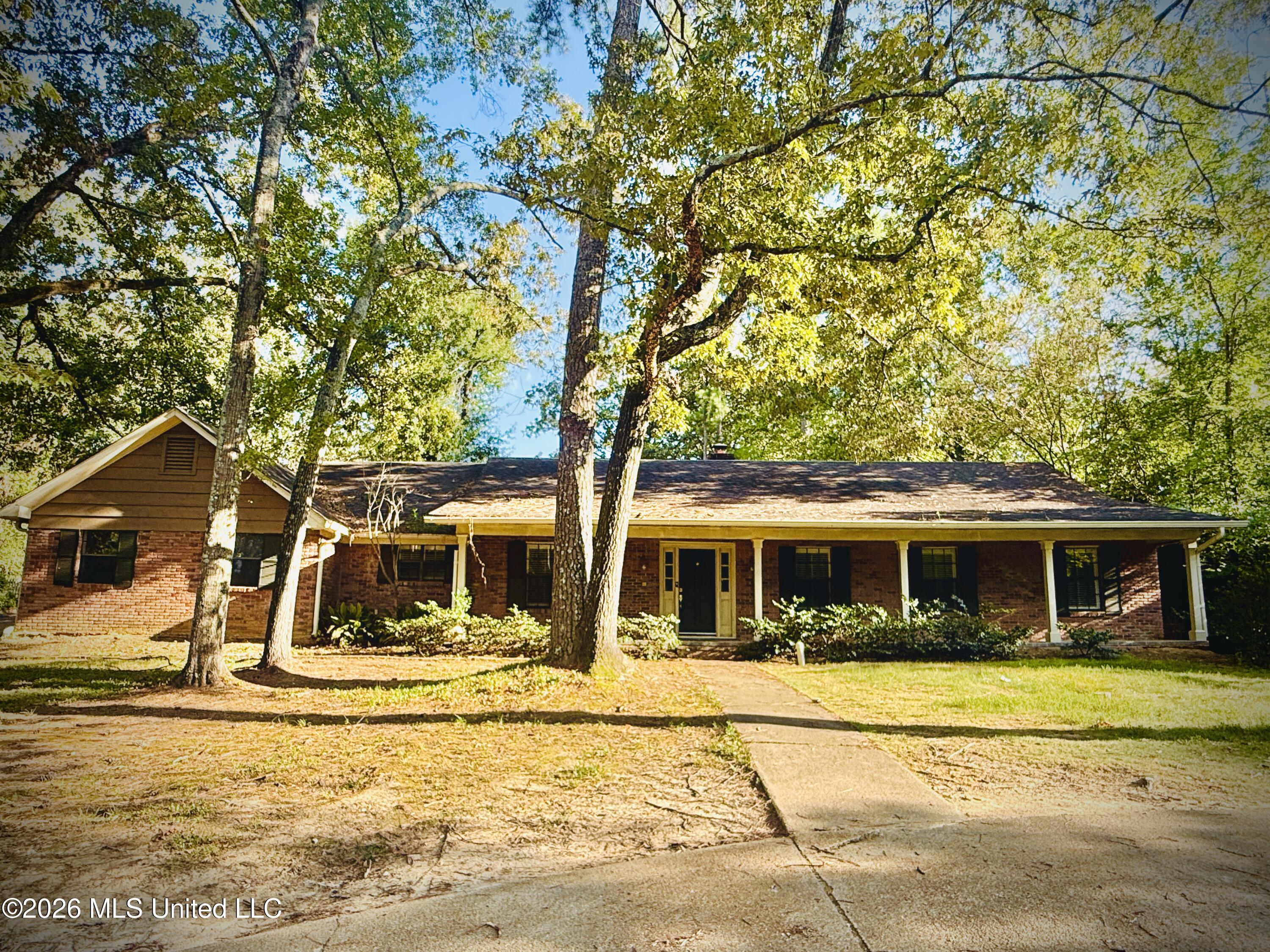 2119 E Northside Drive Property Photo 1