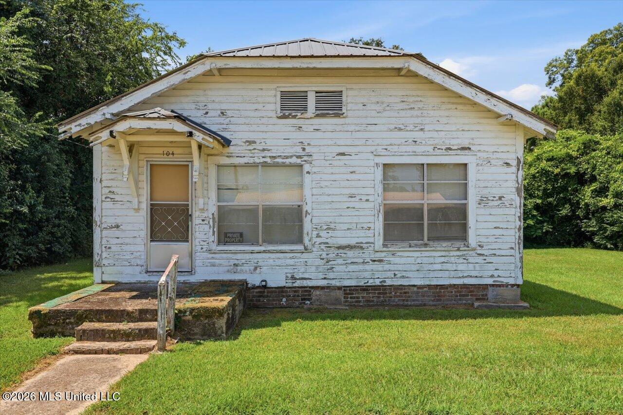 104 W Bell Avenue Property Photo 1