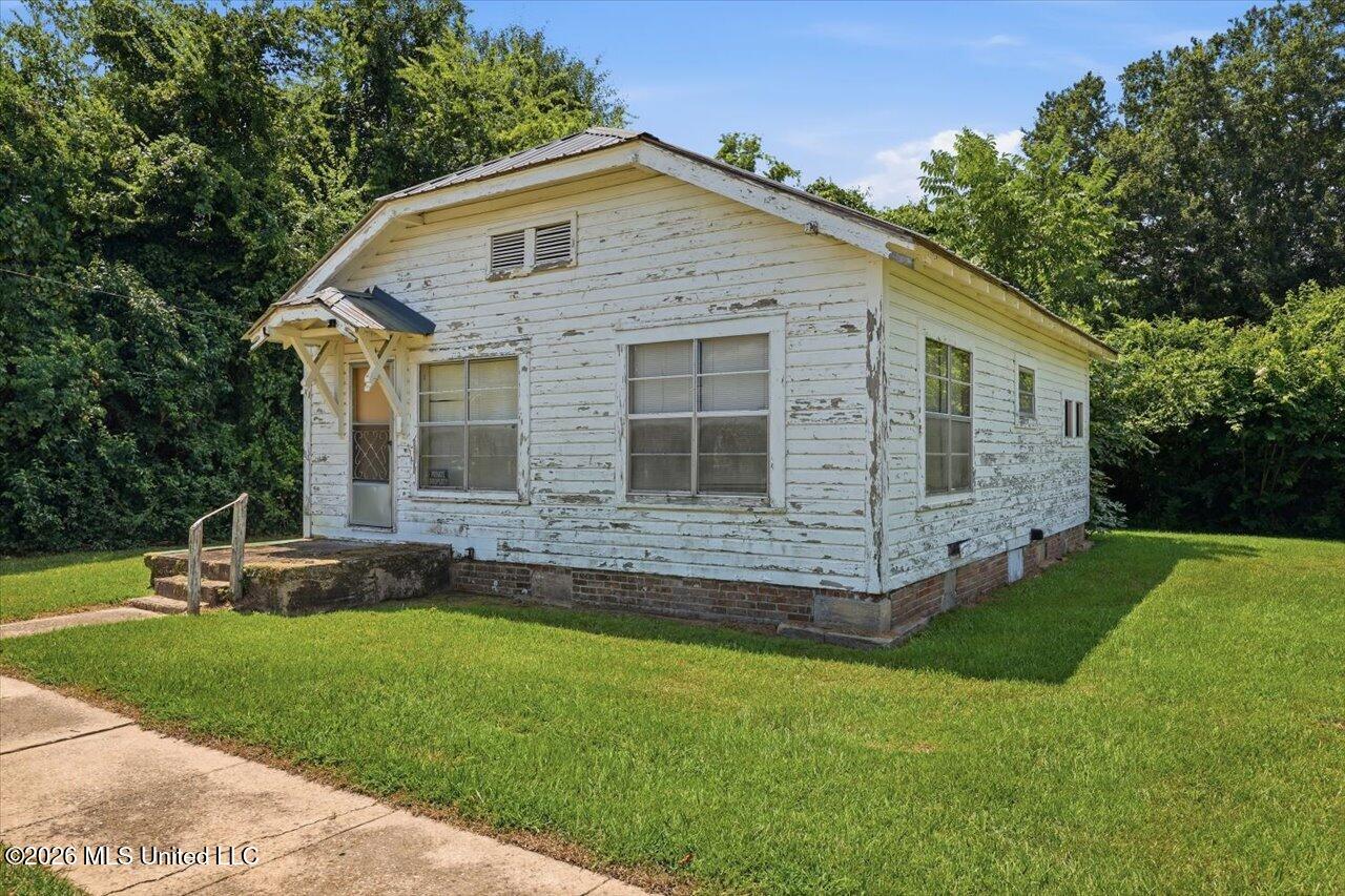 104 W Bell Avenue Property Photo 2