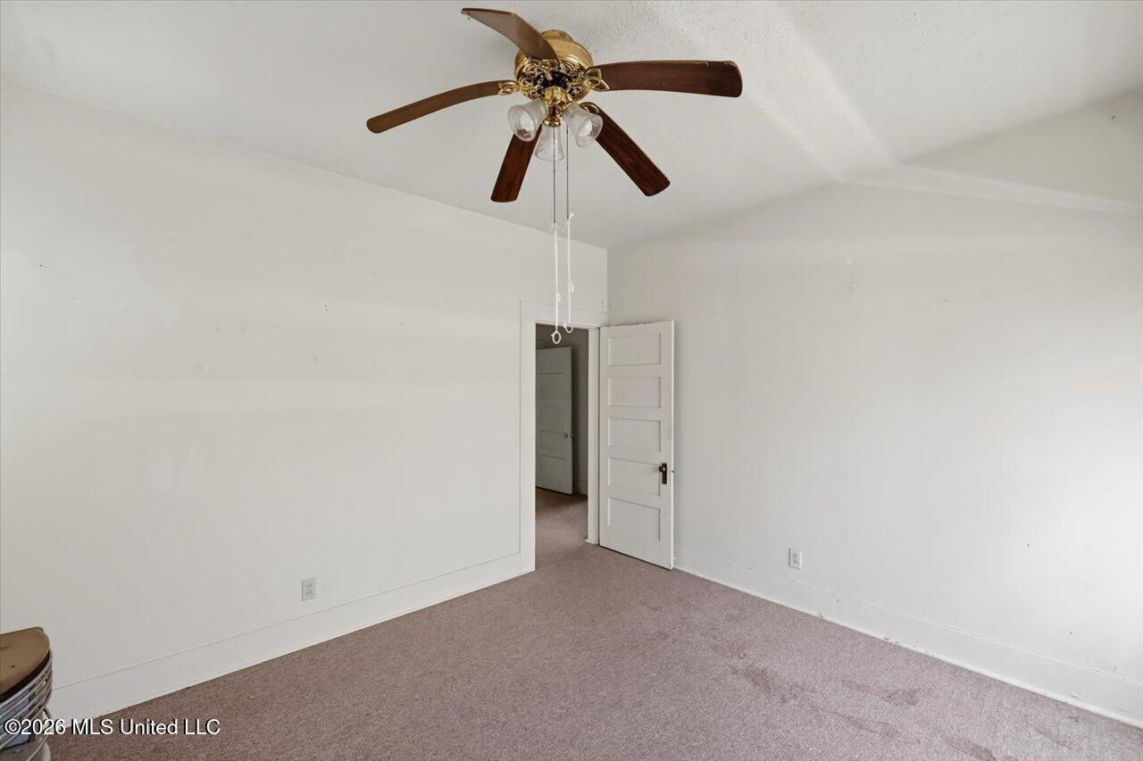 104 W Bell Avenue Property Photo 4