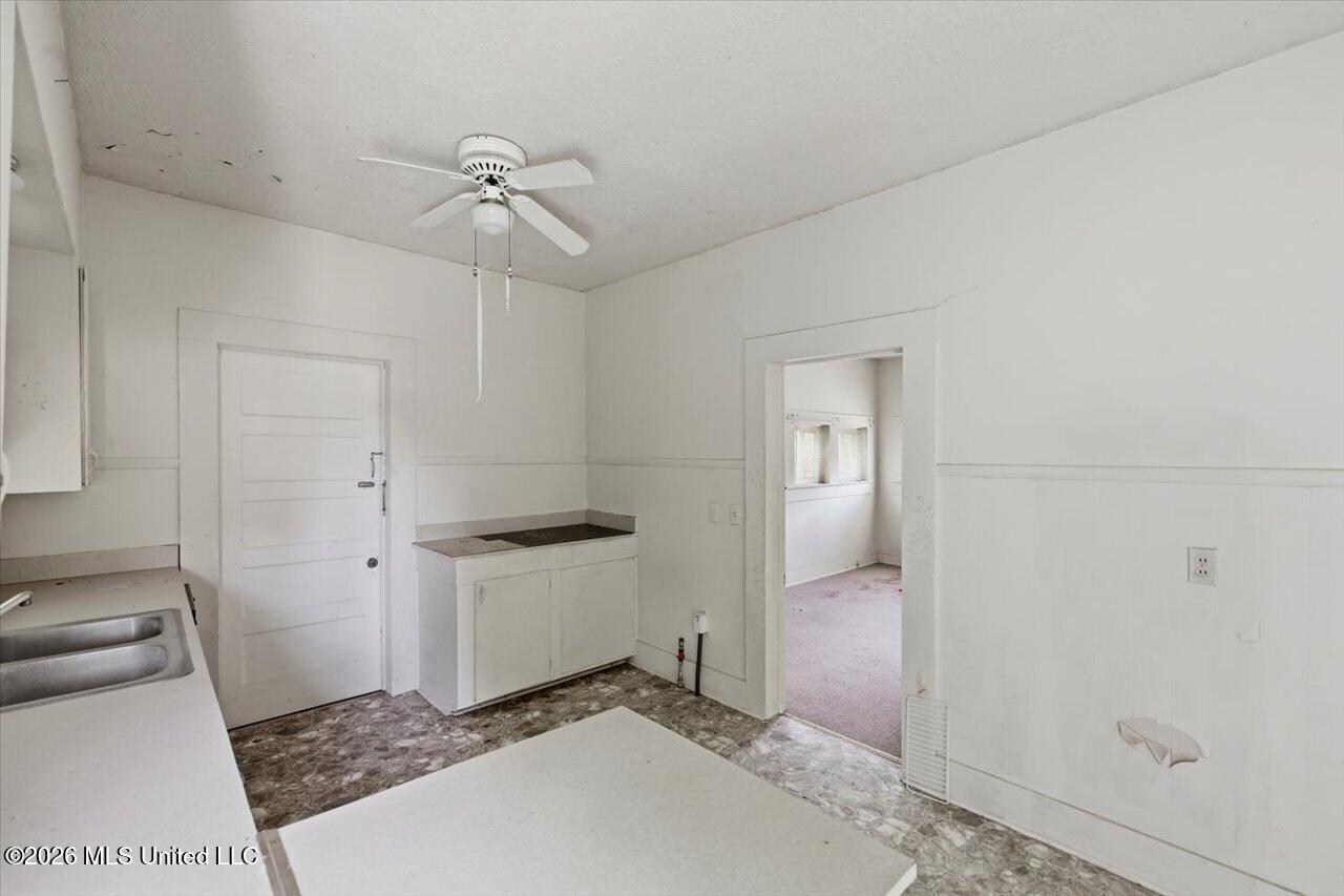 104 W Bell Avenue Property Photo 8