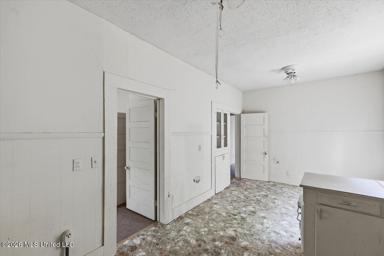 104 W Bell Avenue Property Photo 9