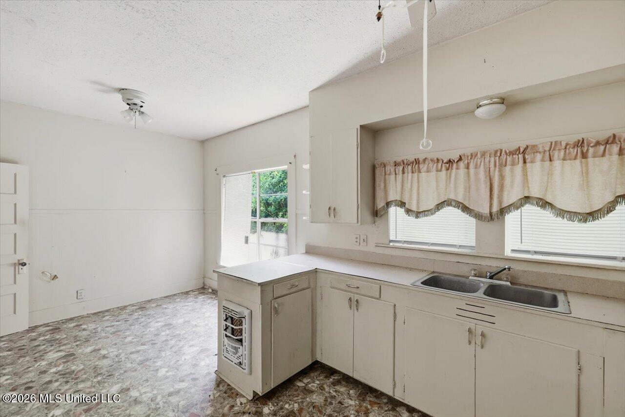 104 W Bell Avenue Property Photo 10